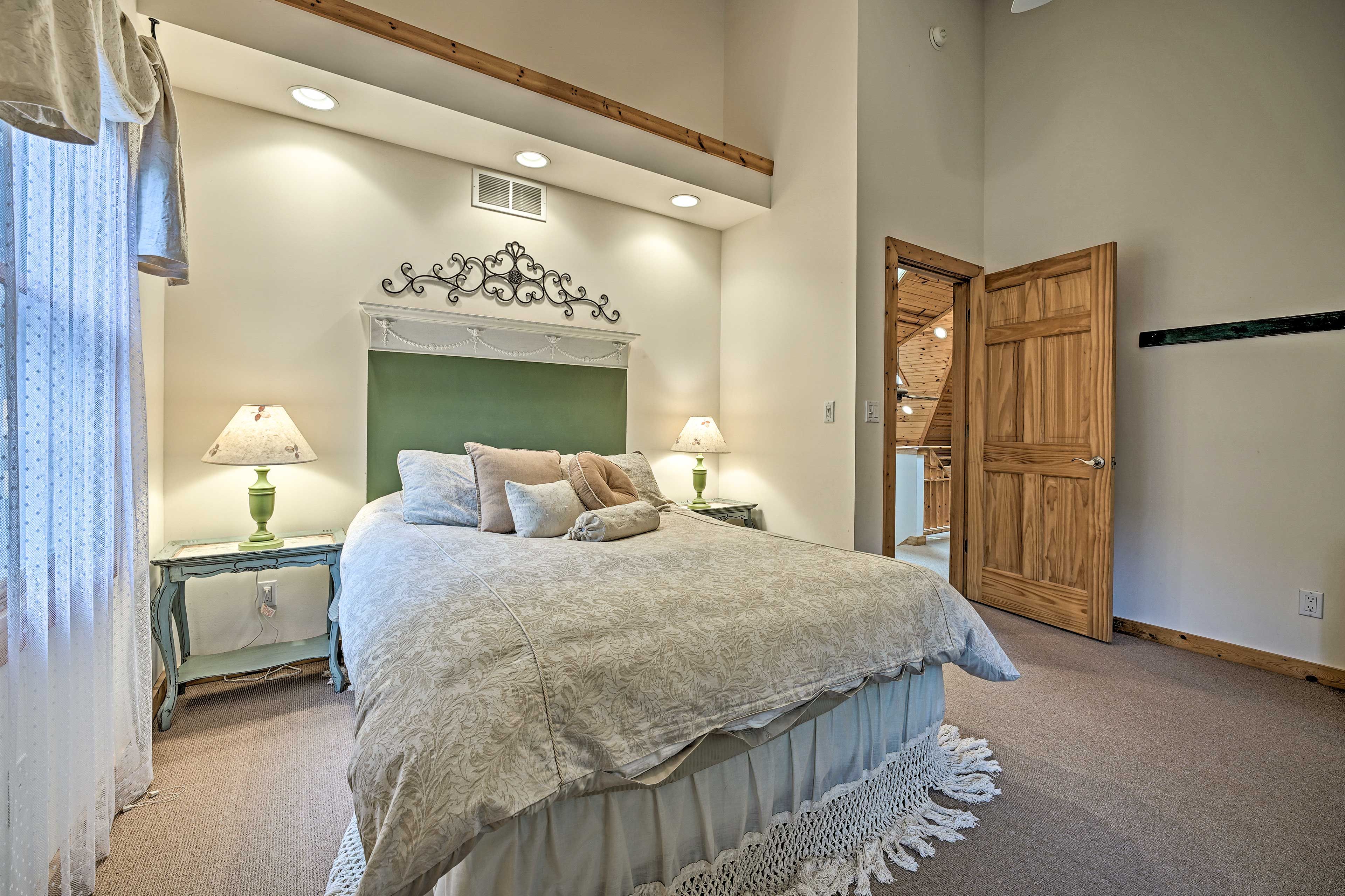 Bedroom 2 | Queen Bed | 2nd Floor | Steps Required