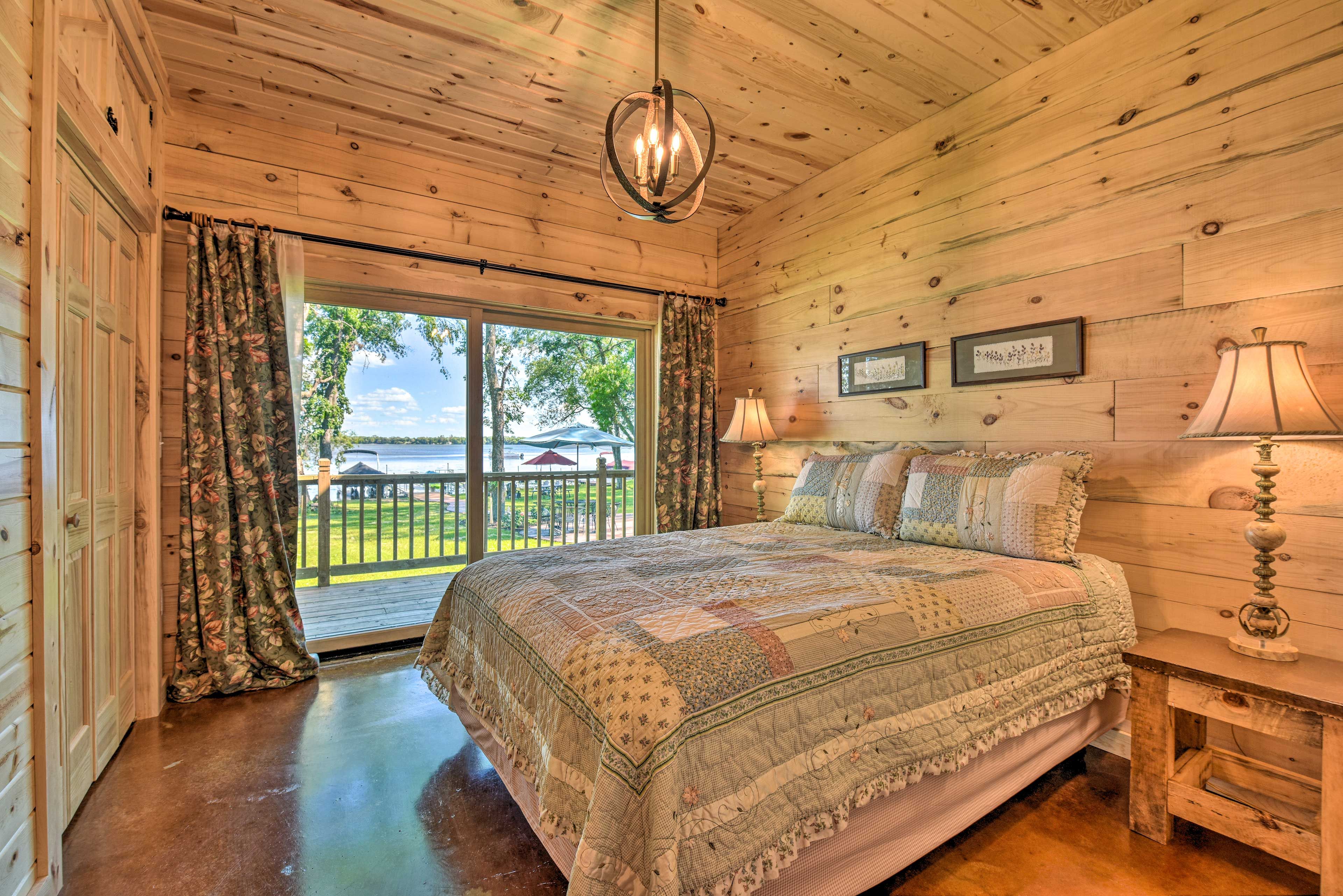 Bedroom 2 | Queen Bed | 1st Floor