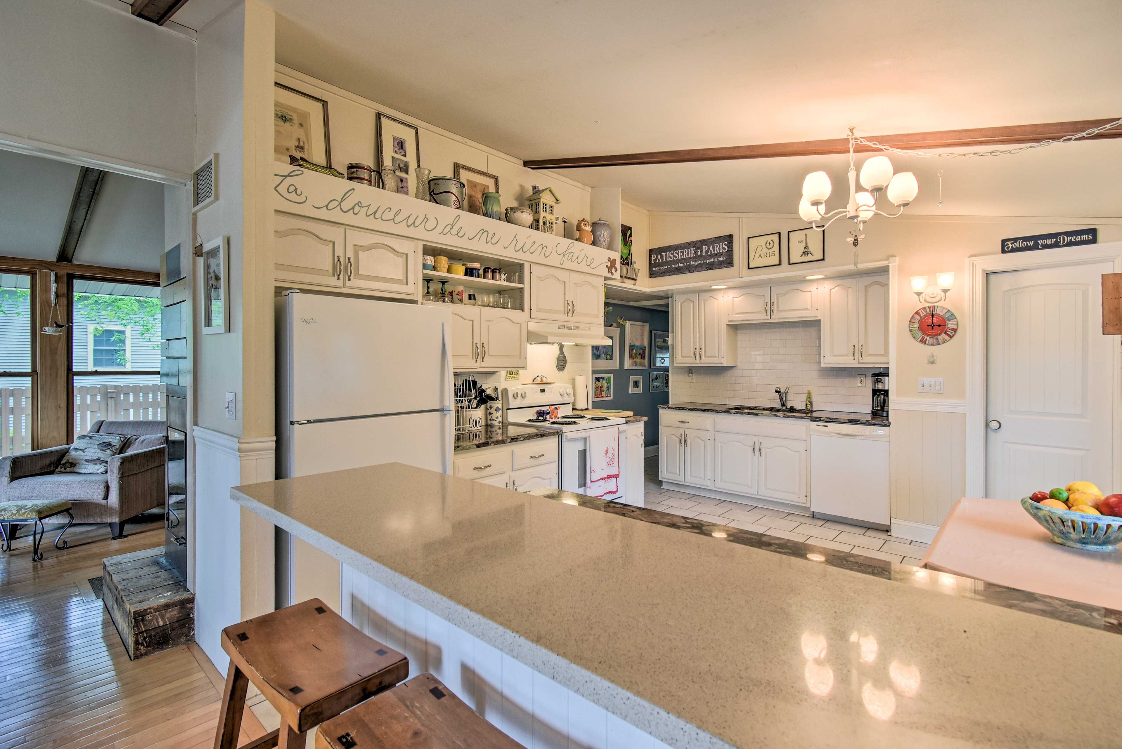 The kitchen features a breakfast bar and vaulted ceiling.