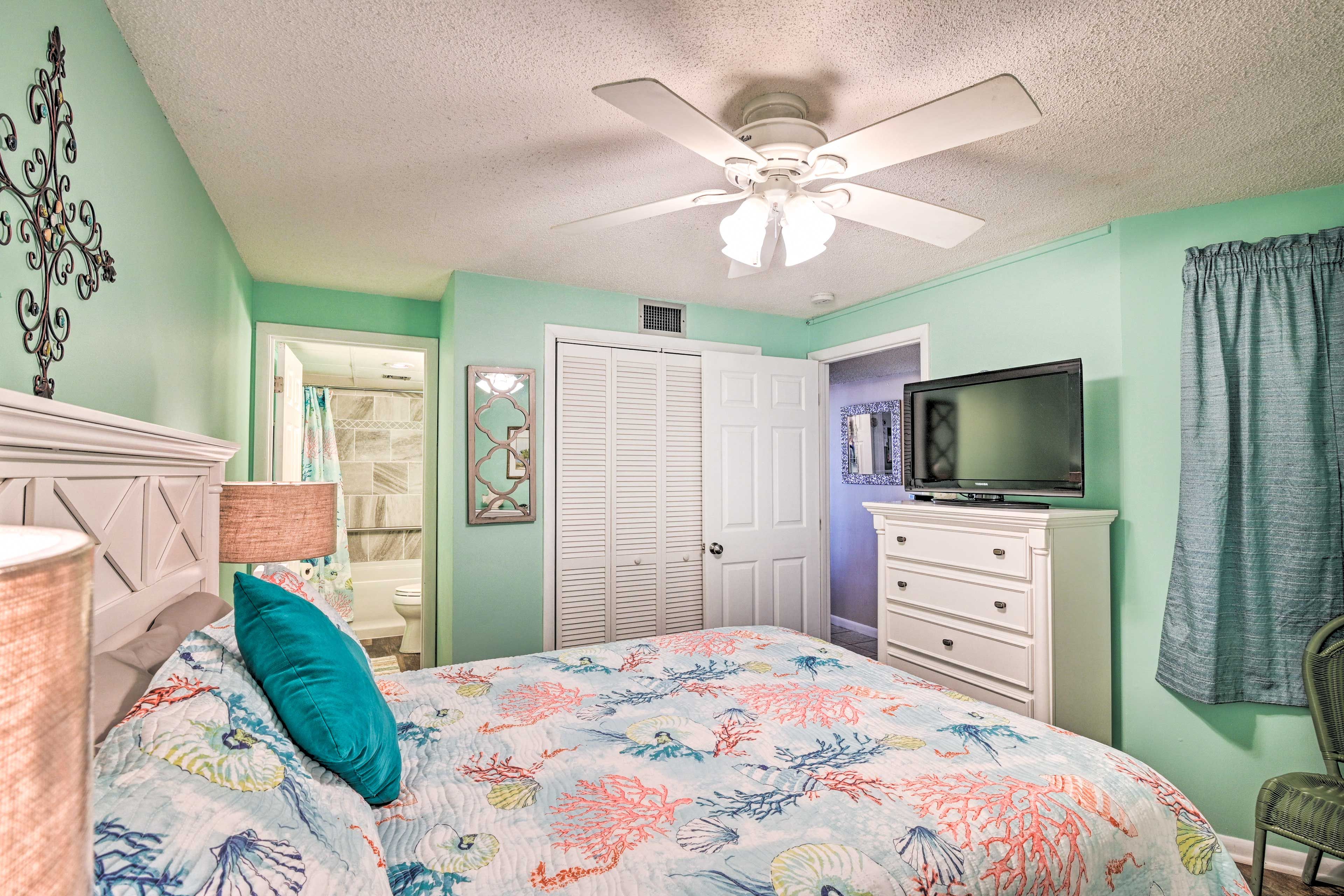 Bedroom | En-Suite Bathroom