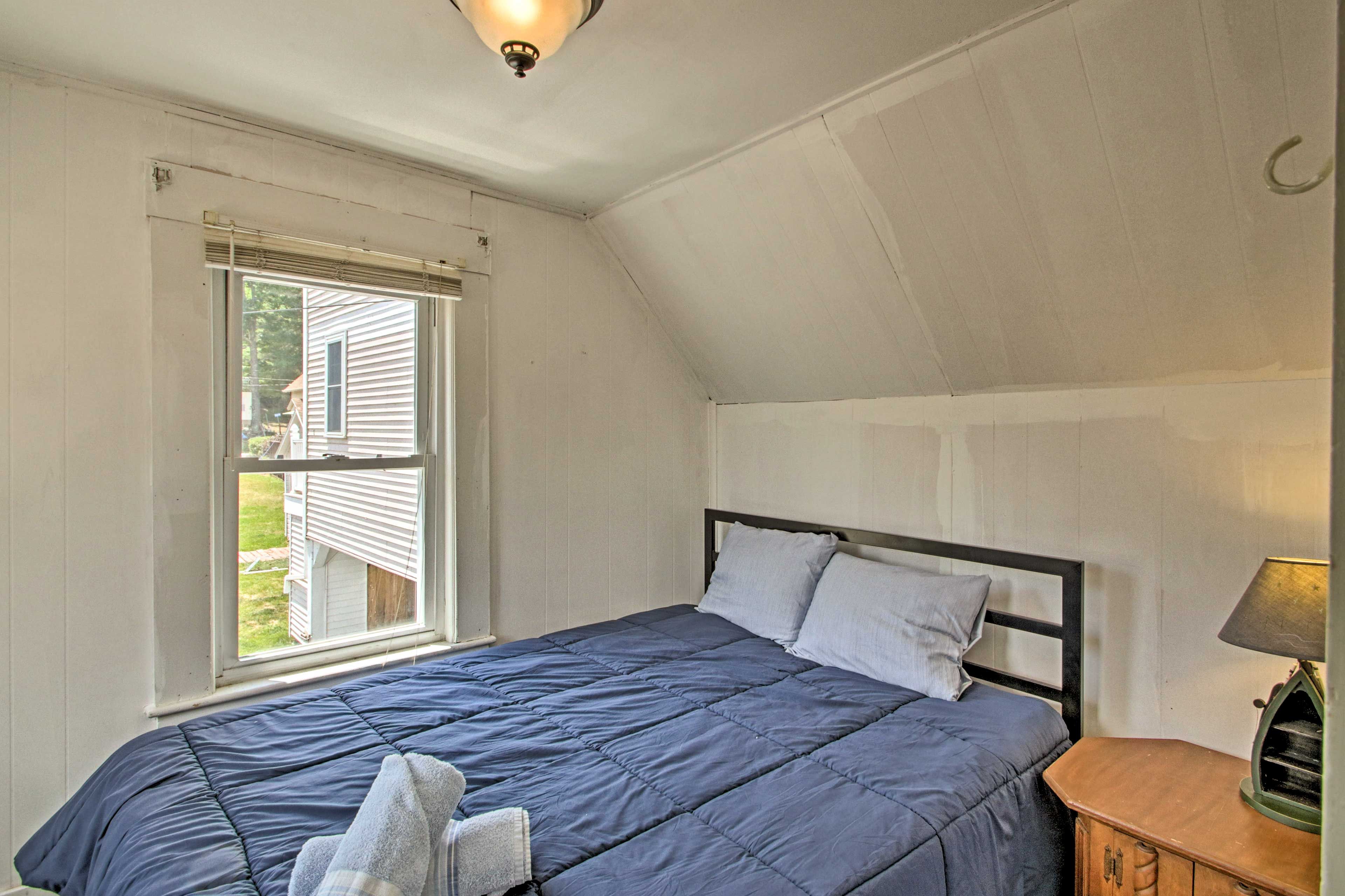 Bedroom 3 | Queen Bed