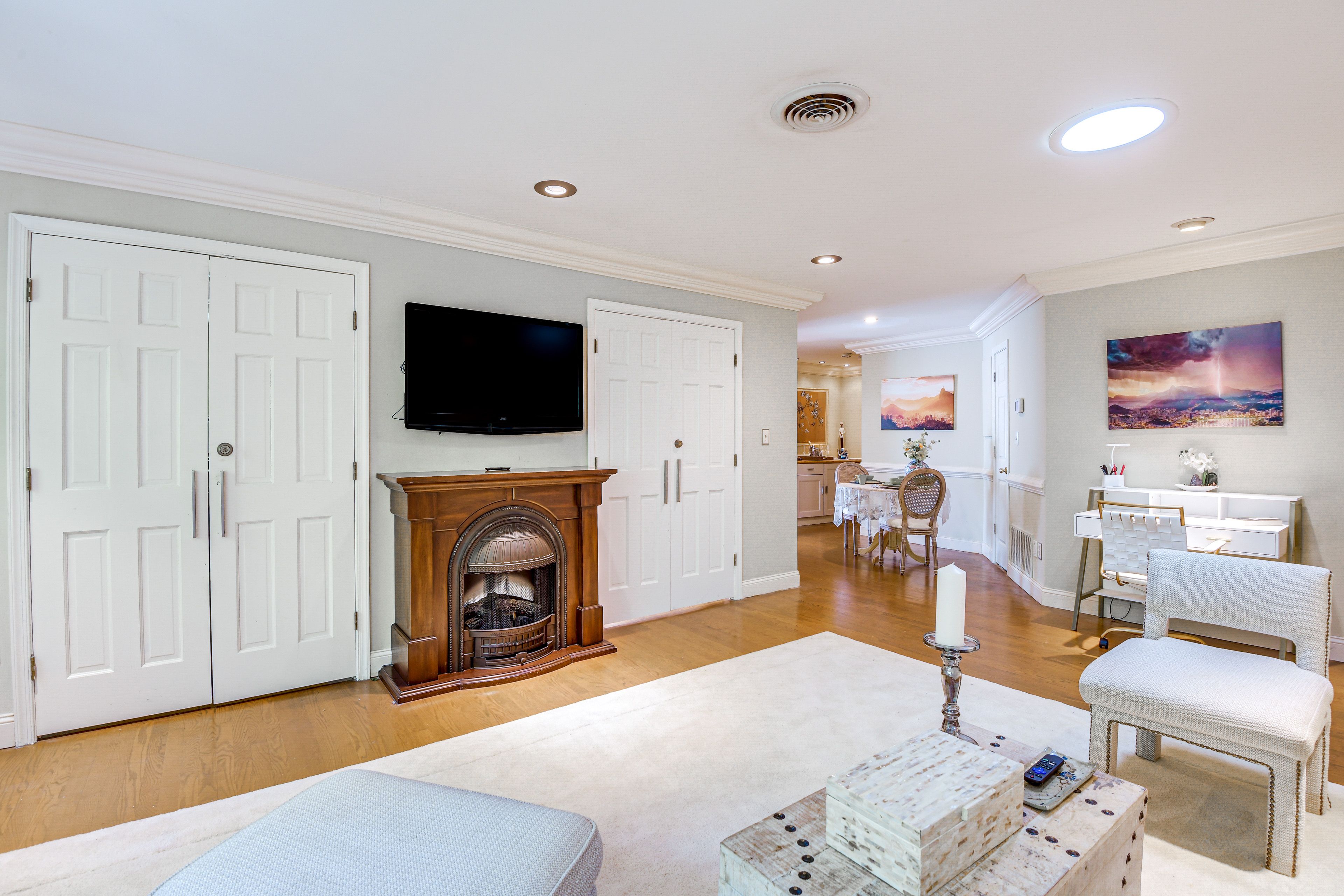 Living Room | Free WiFi | Smart TV | Central A/C & Heating