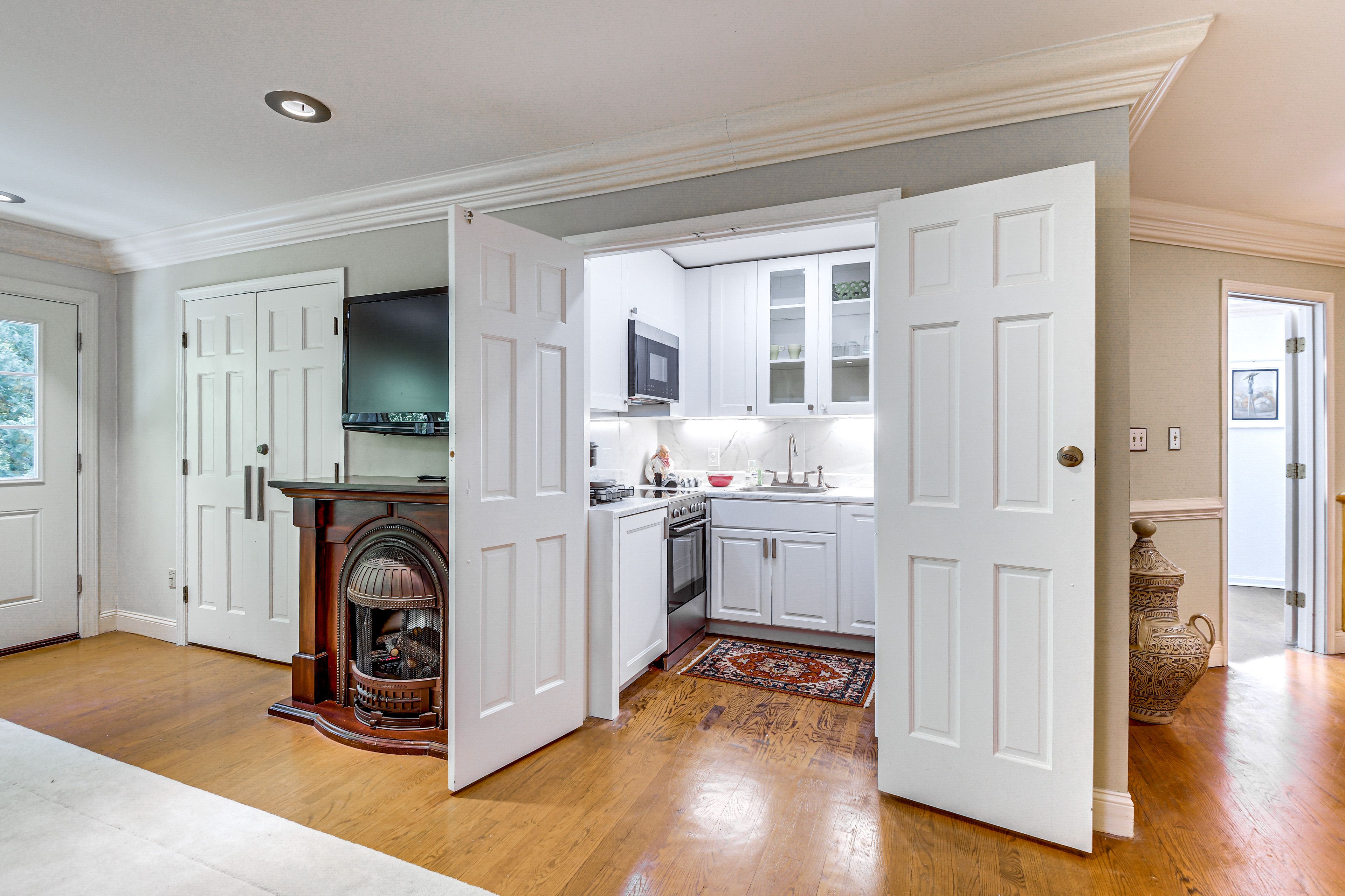 Coffee Bar | Kitchenette | Microwave | Hot Plate | Mini Fridge