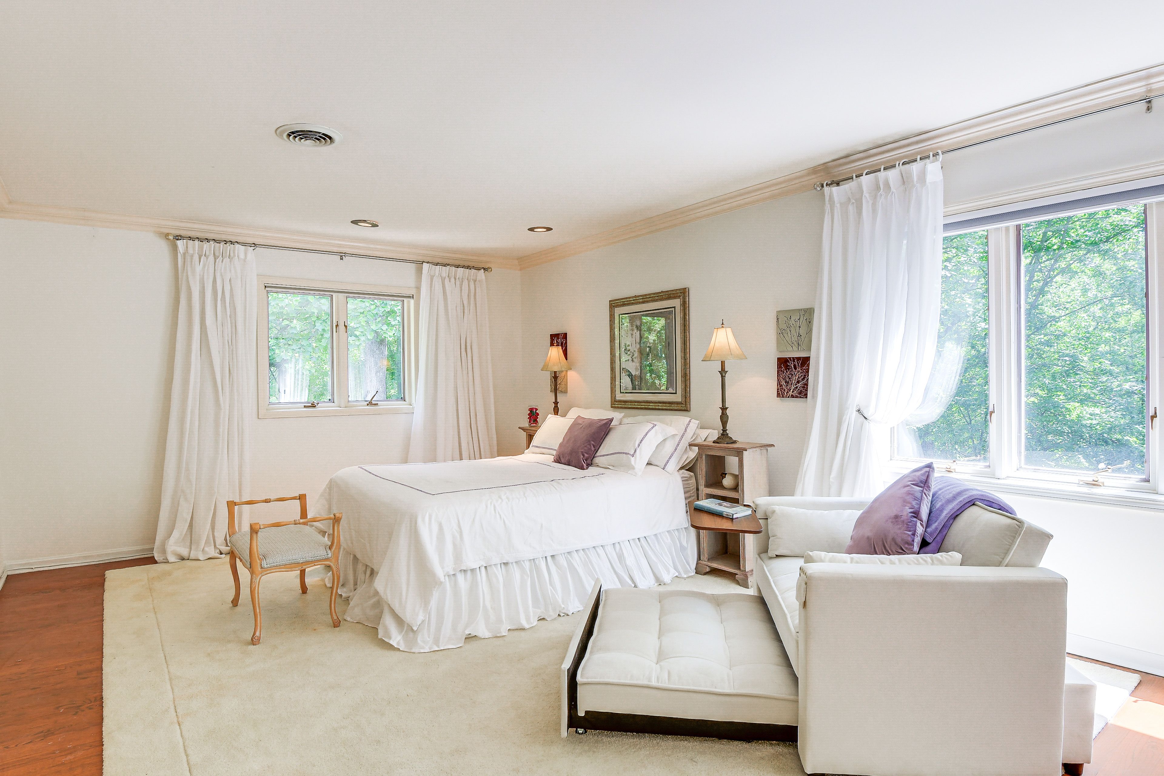 Bedroom | Queen Bed | Linens Provided