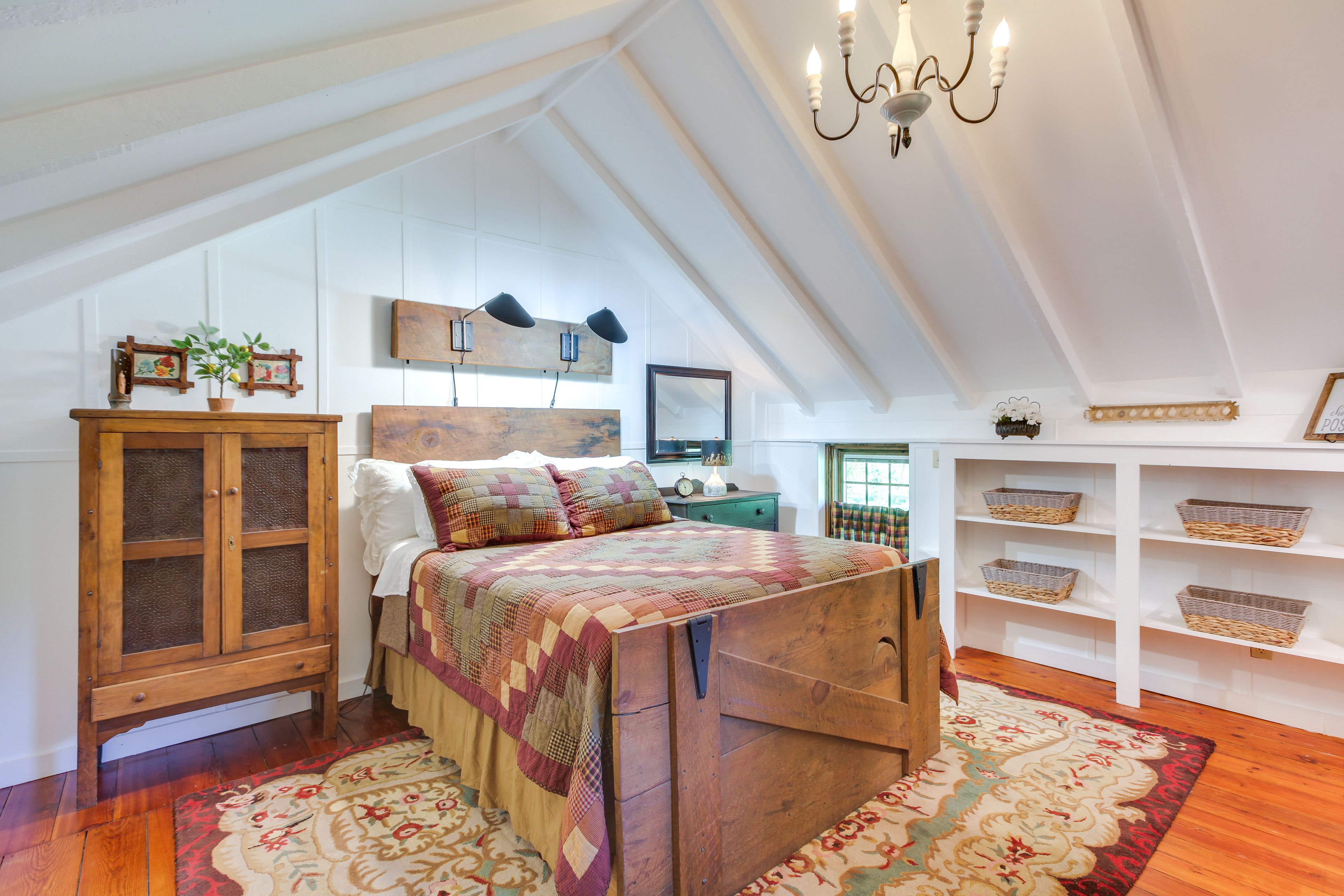 Bedroom 1 | Queen Bed | Linens Provided | 2nd Floor