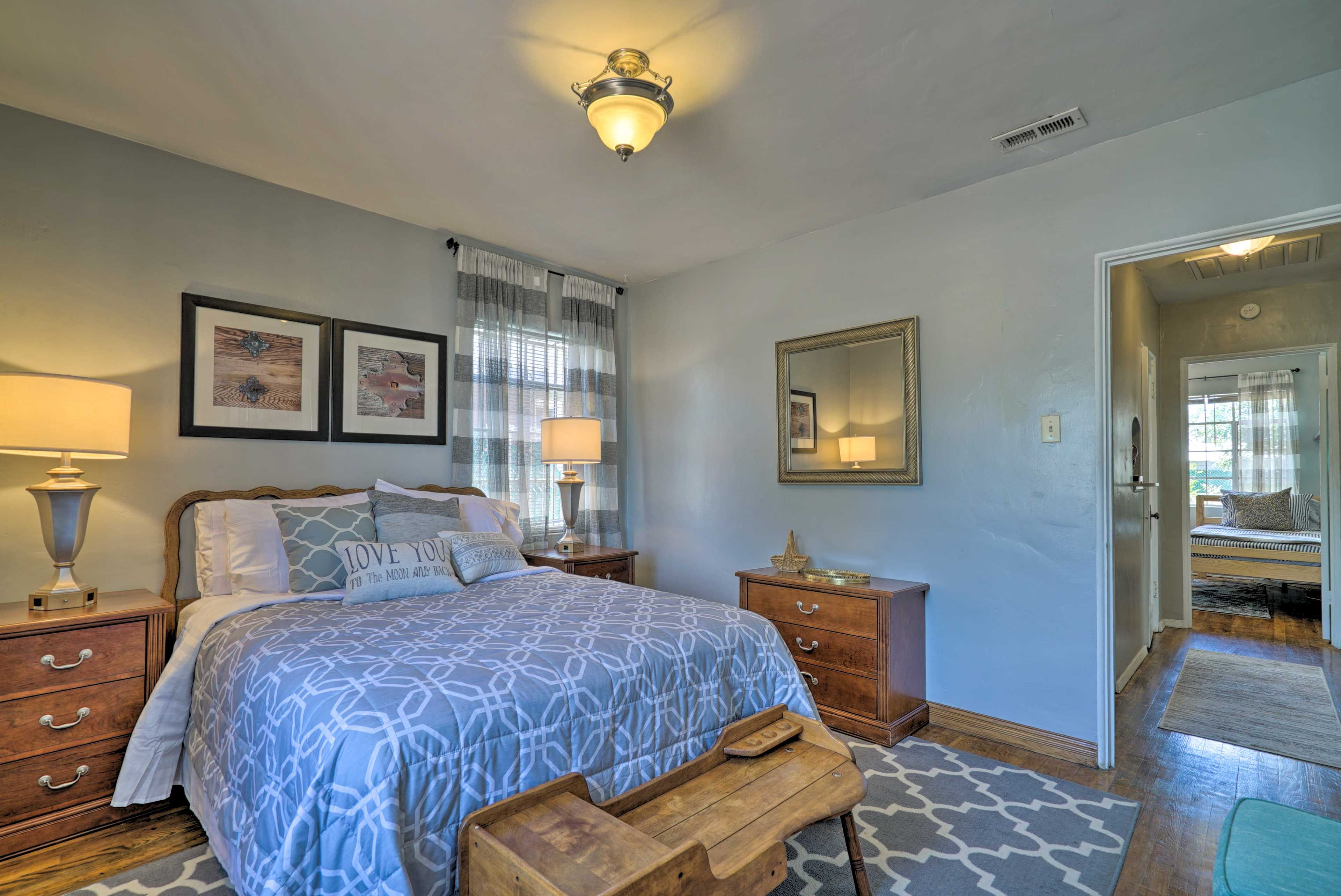 Bedroom 1 | Queen Bed