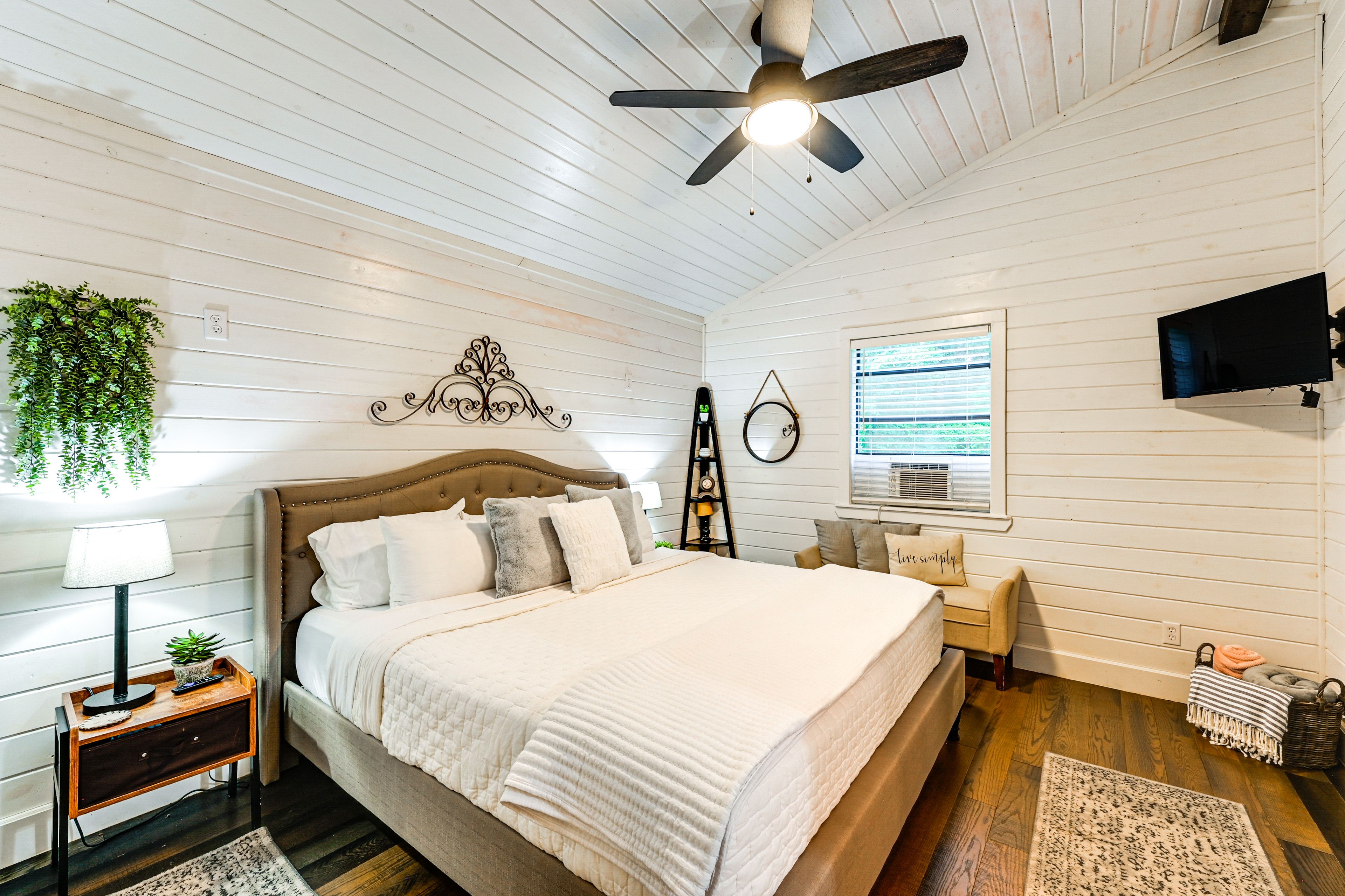 Bedroom | King Bed