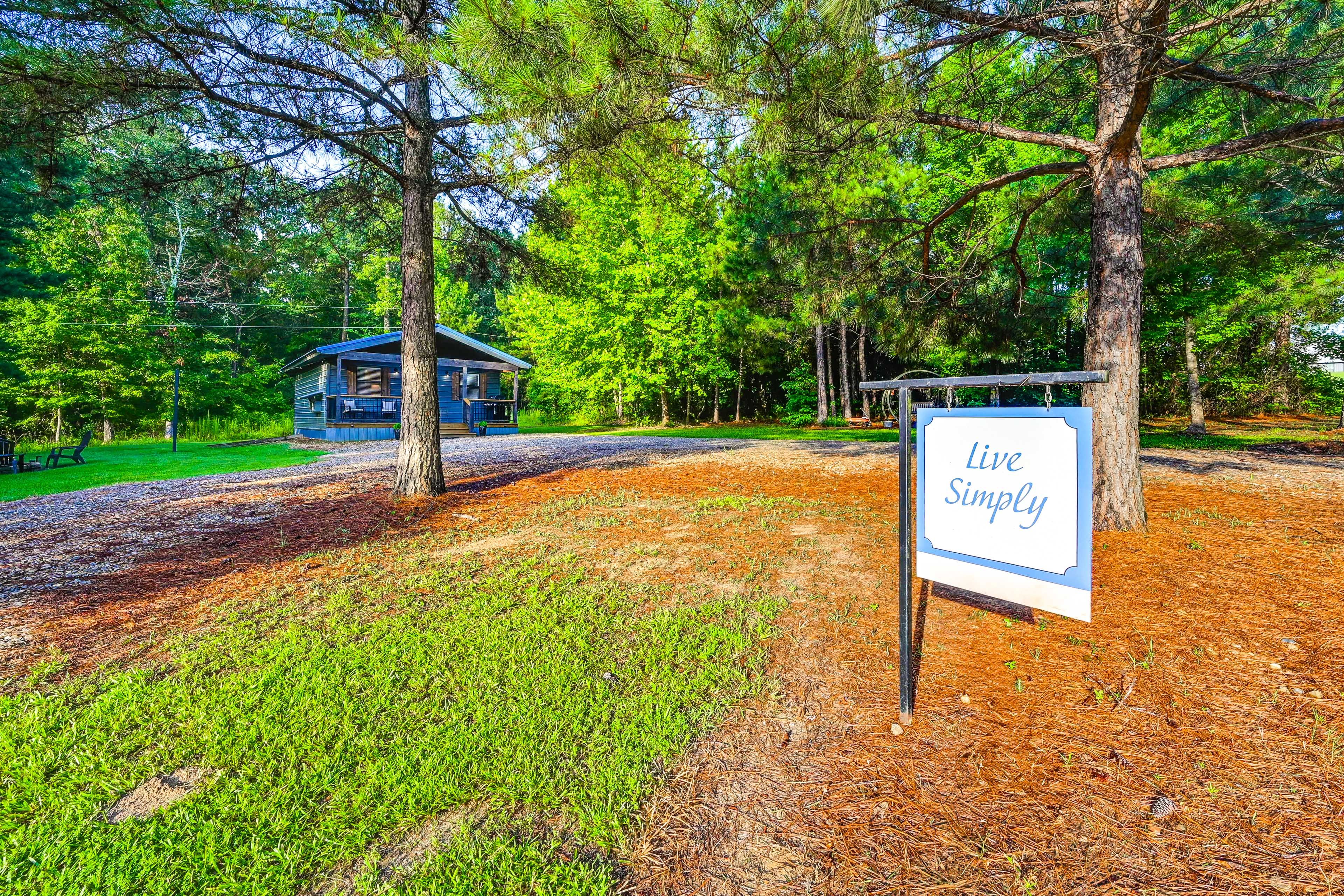 Parking | Driveway (8 Vehicles) | Trailer/Boat Parking