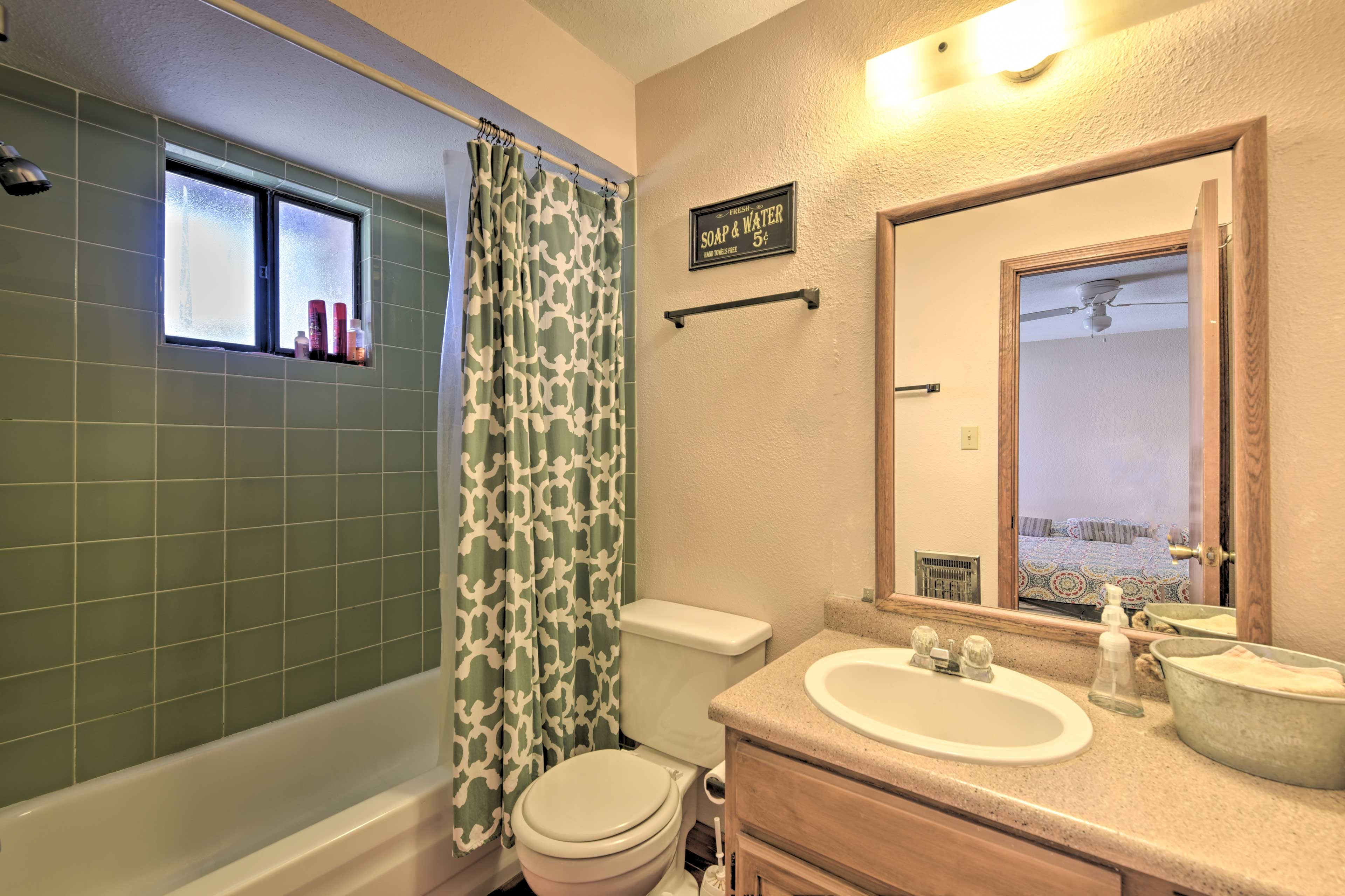 En-Suite Bathroom | Complimentary Toiletries | Towels Provided
