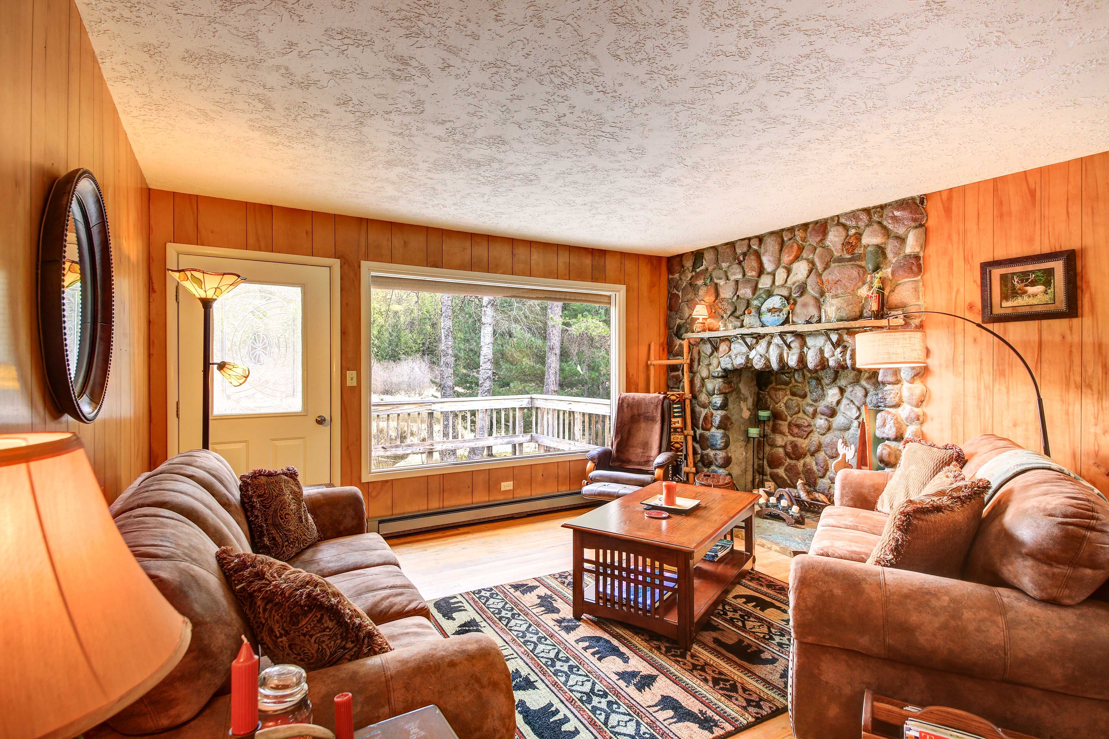 Living Room | Decorative Fireplace
