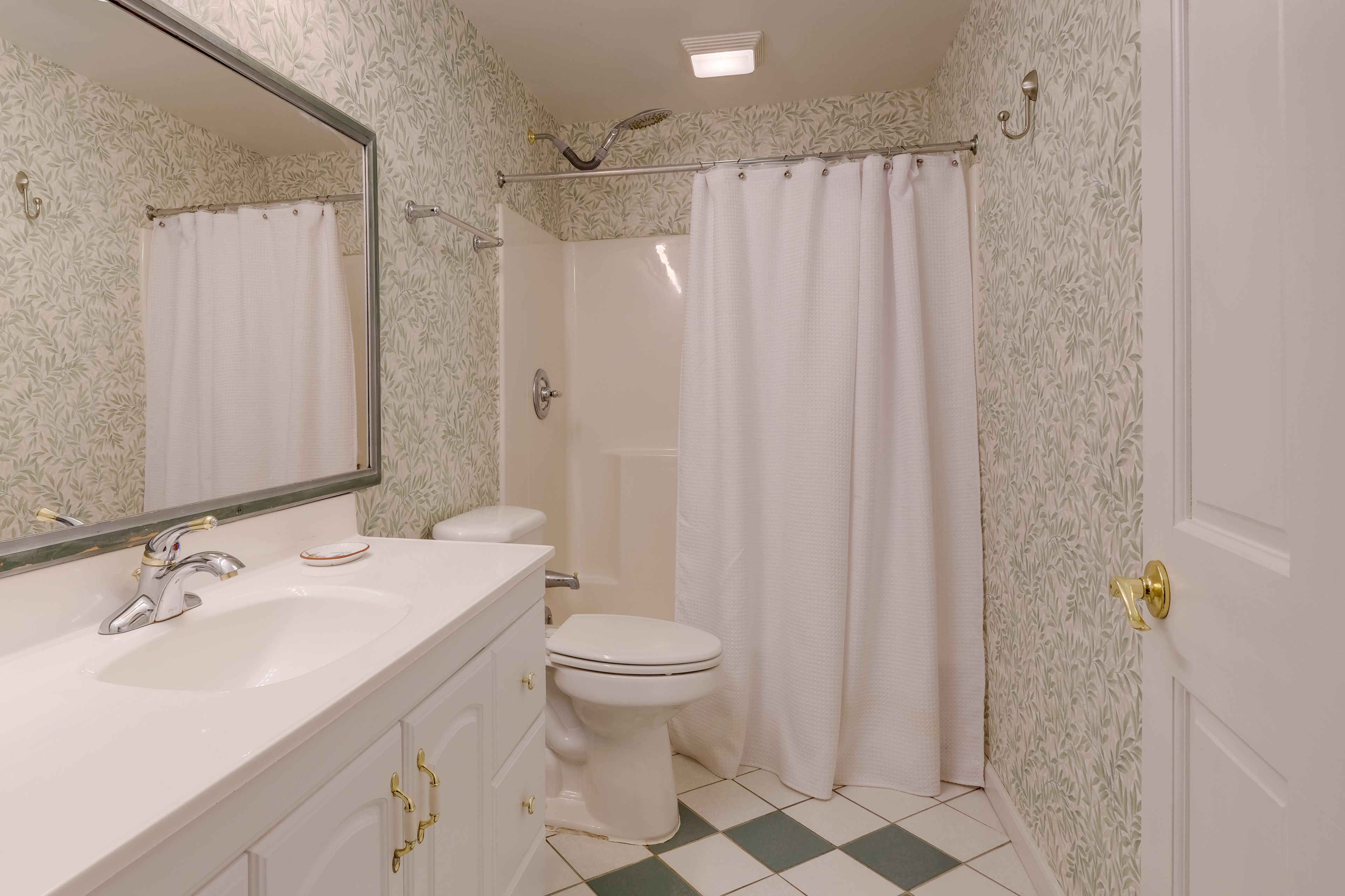 Full Bathroom