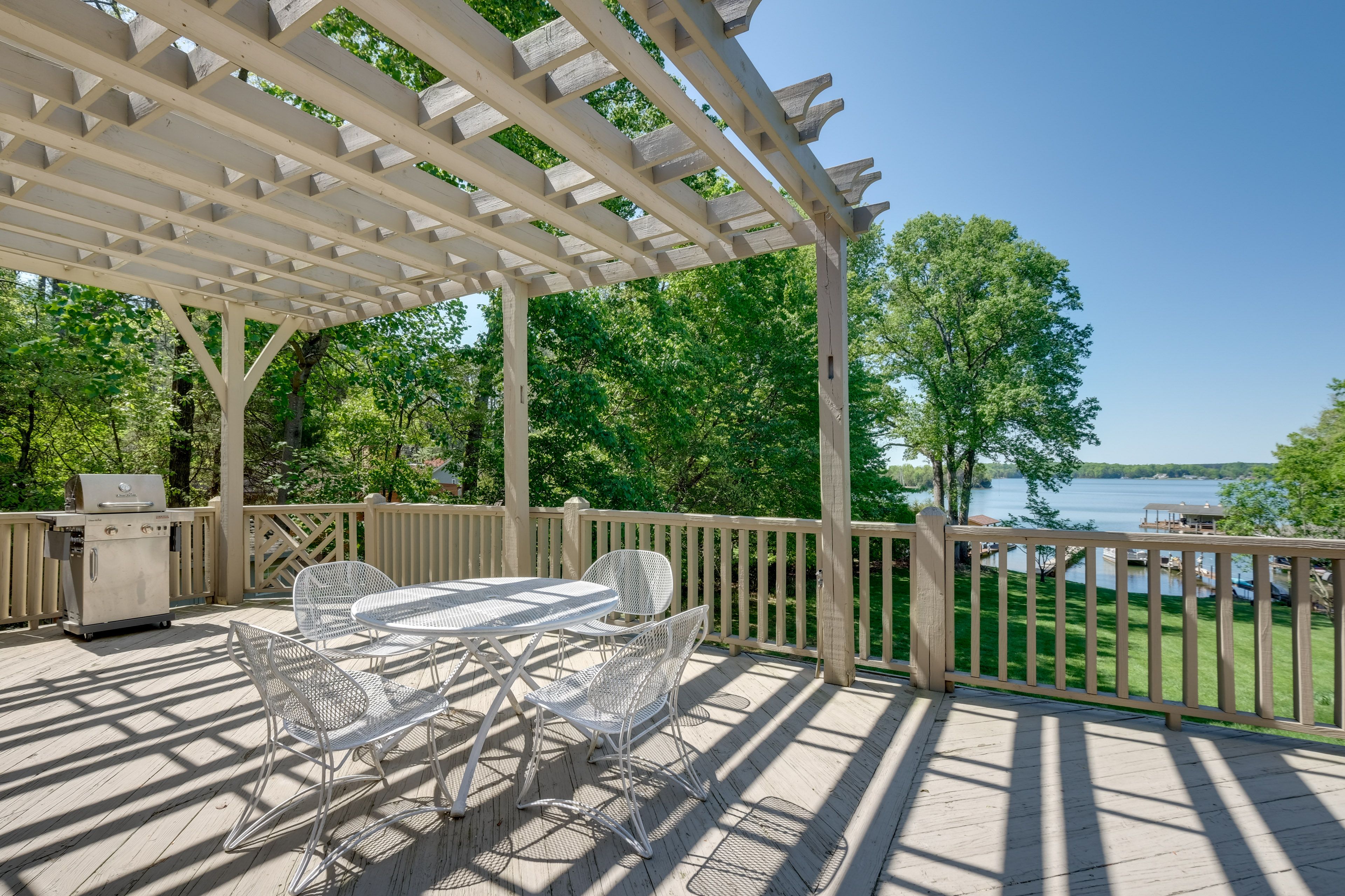 Huddleston Vacation Rental | 4BR | 3BA | 2,320 Sq Ft | Step-Free Access