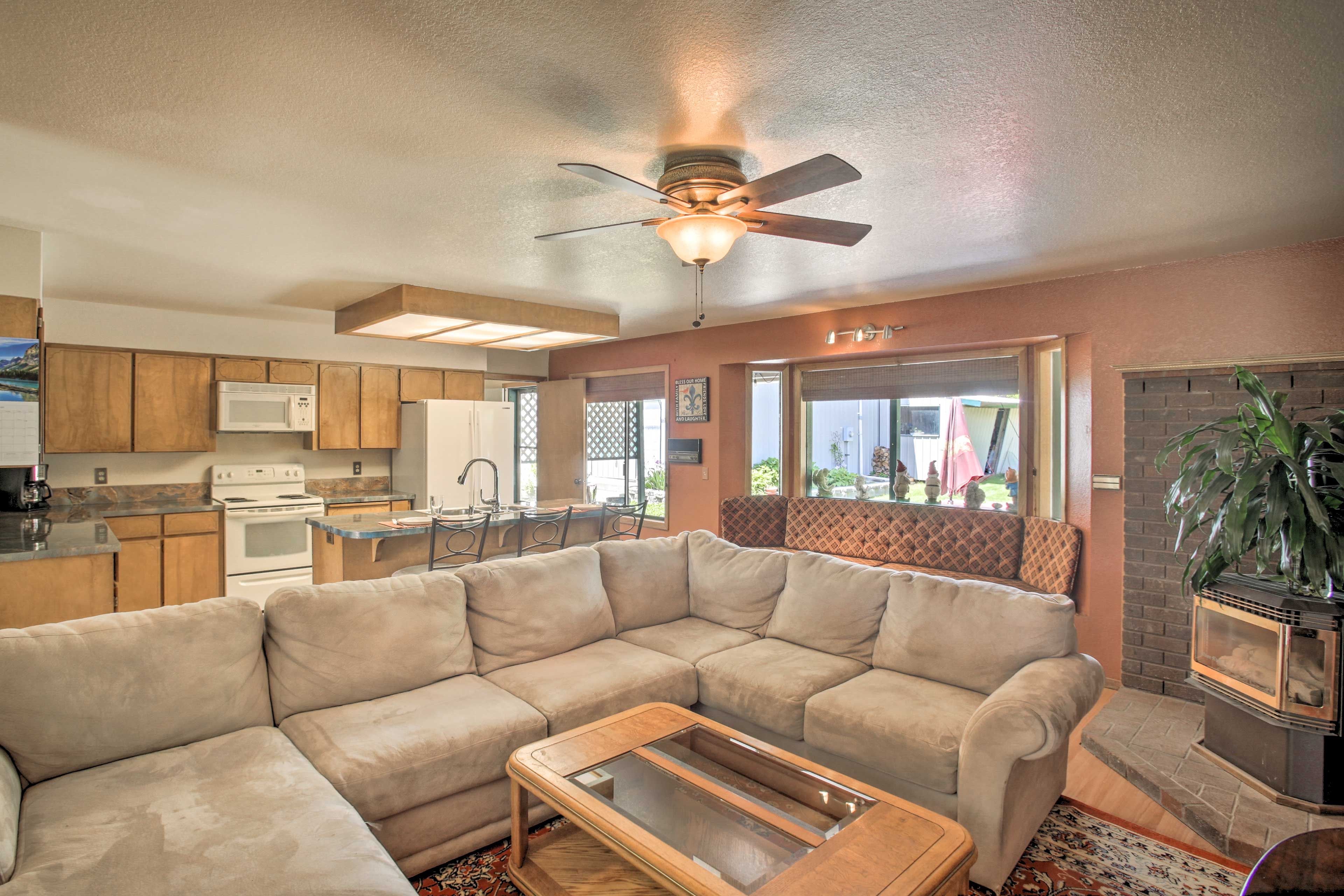Living Room | Free WiFi | Smart TV | A/C | Single-Story Home