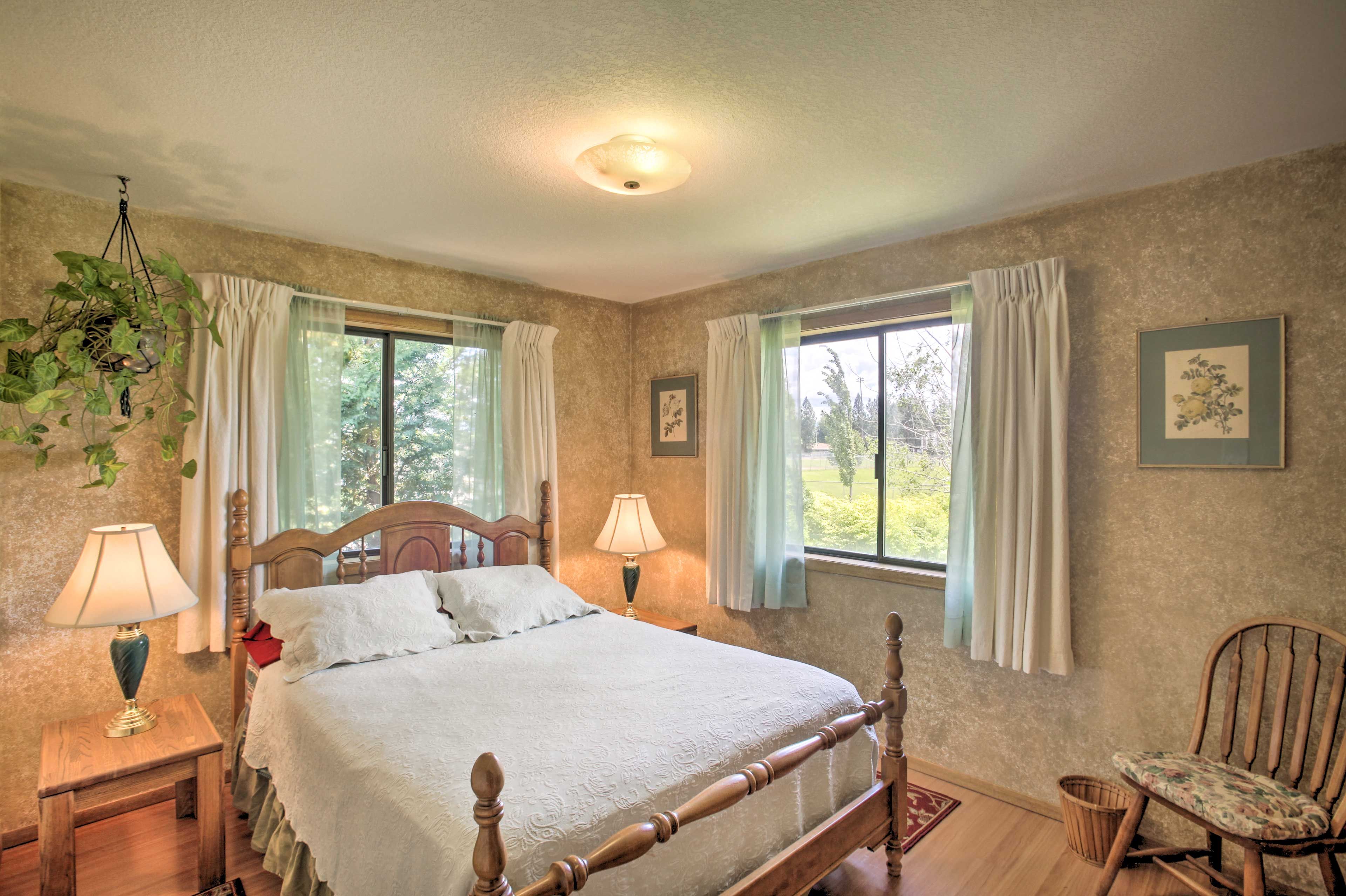 Bedroom 3 | Queen Bed