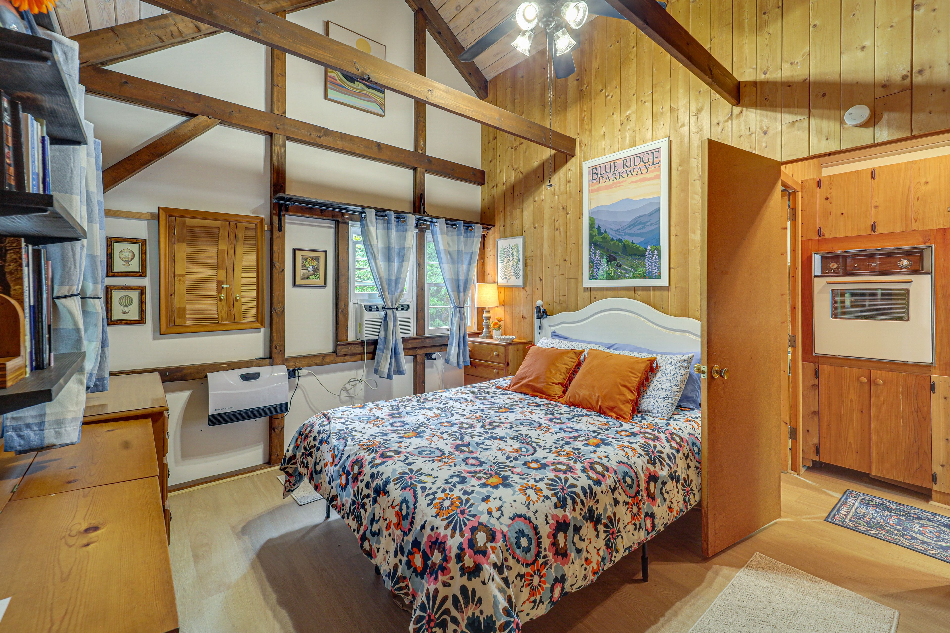 Bedroom 1 | Queen Bed | Linens Provided