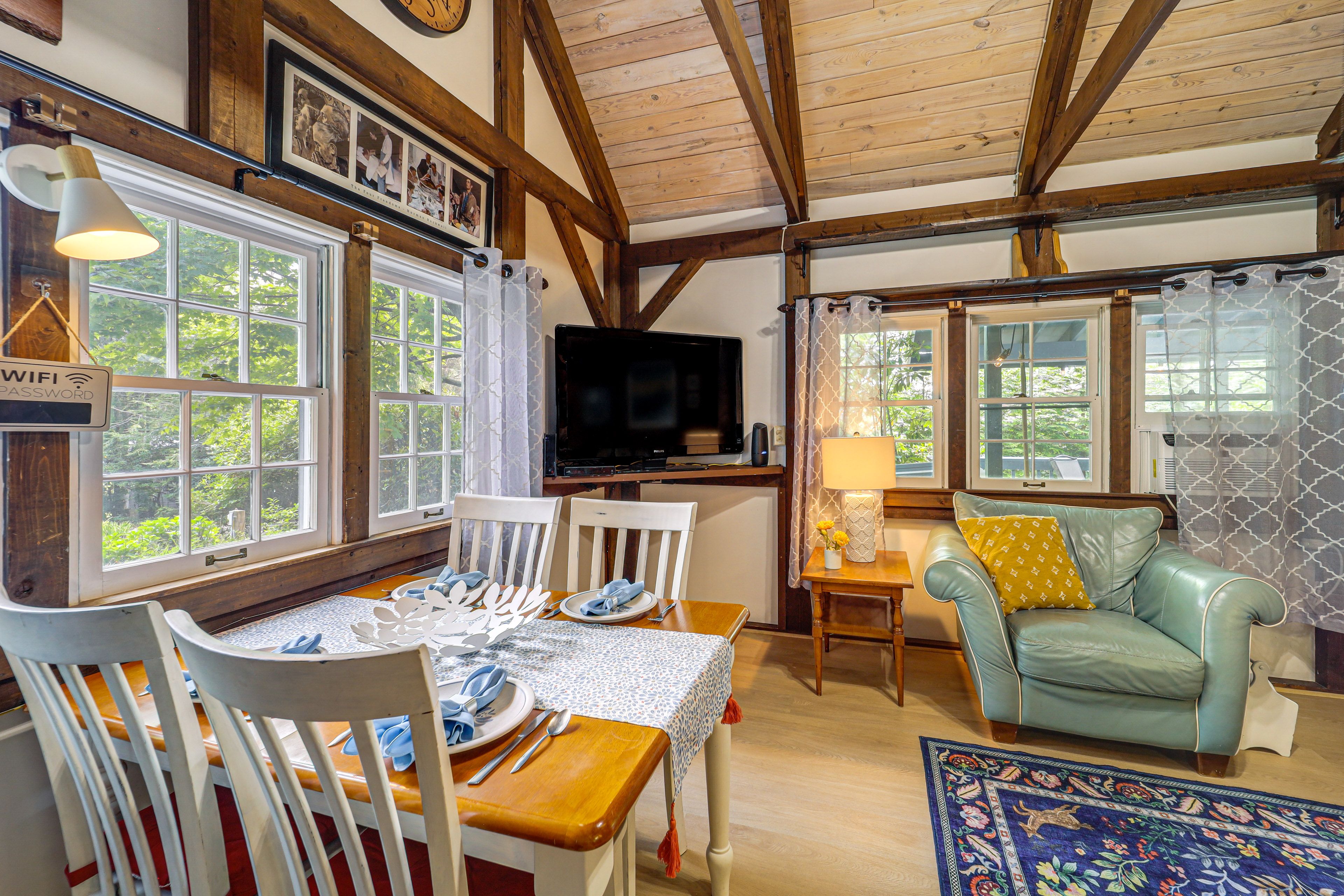Living Room | Free WiFi | Cable TV | Window A/C Units