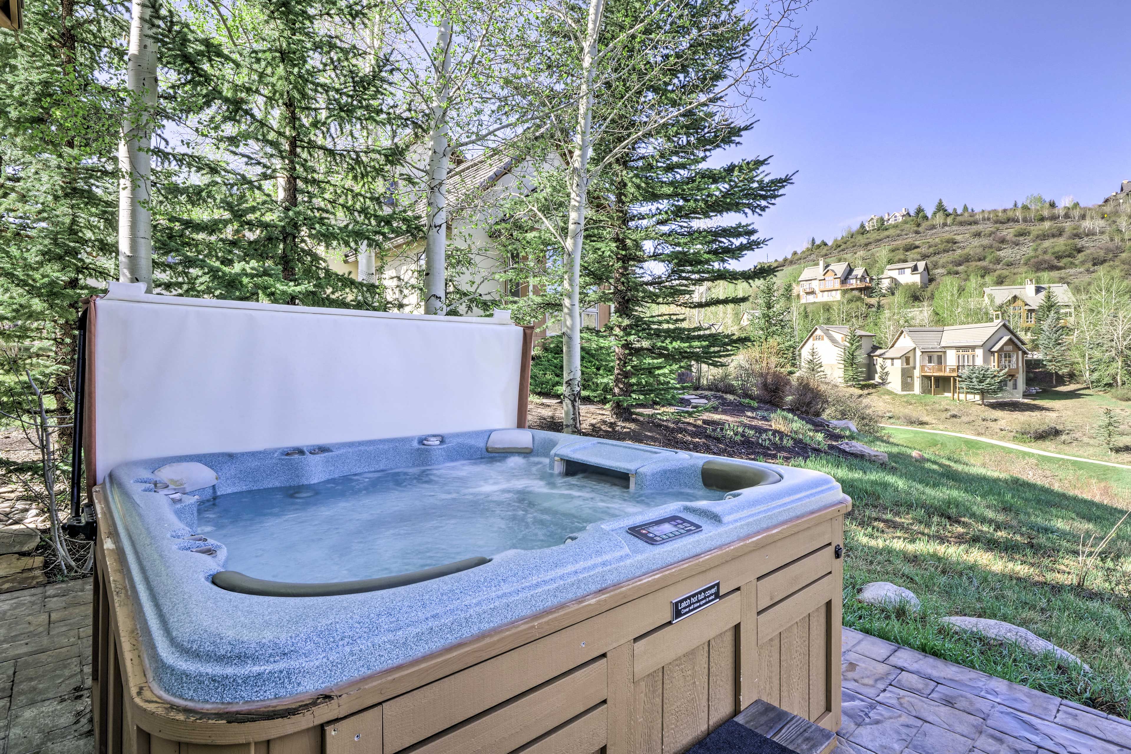 Enjoy an unbeatable location, scenic views and amenities galore!