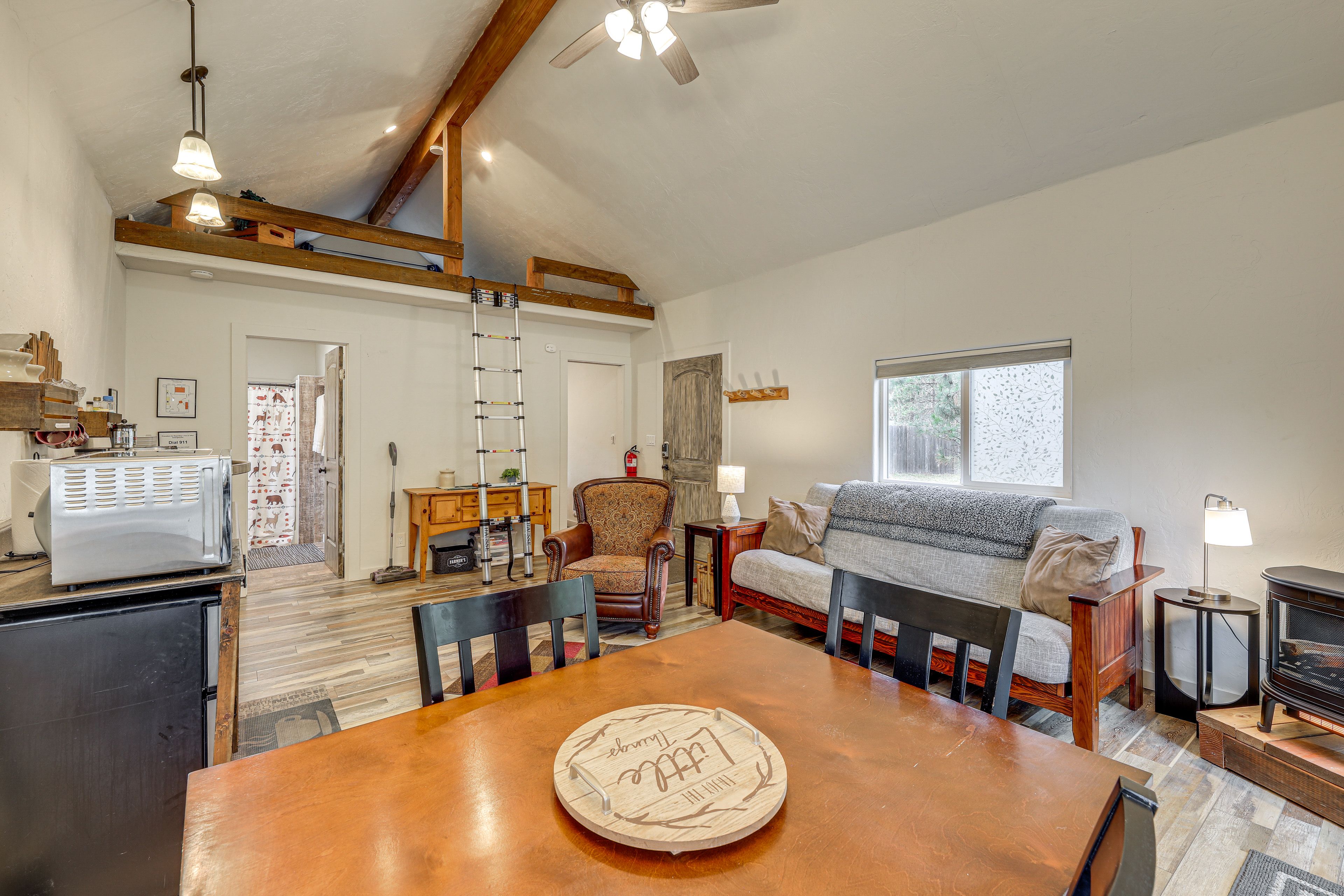 Living Room | Free WiFi