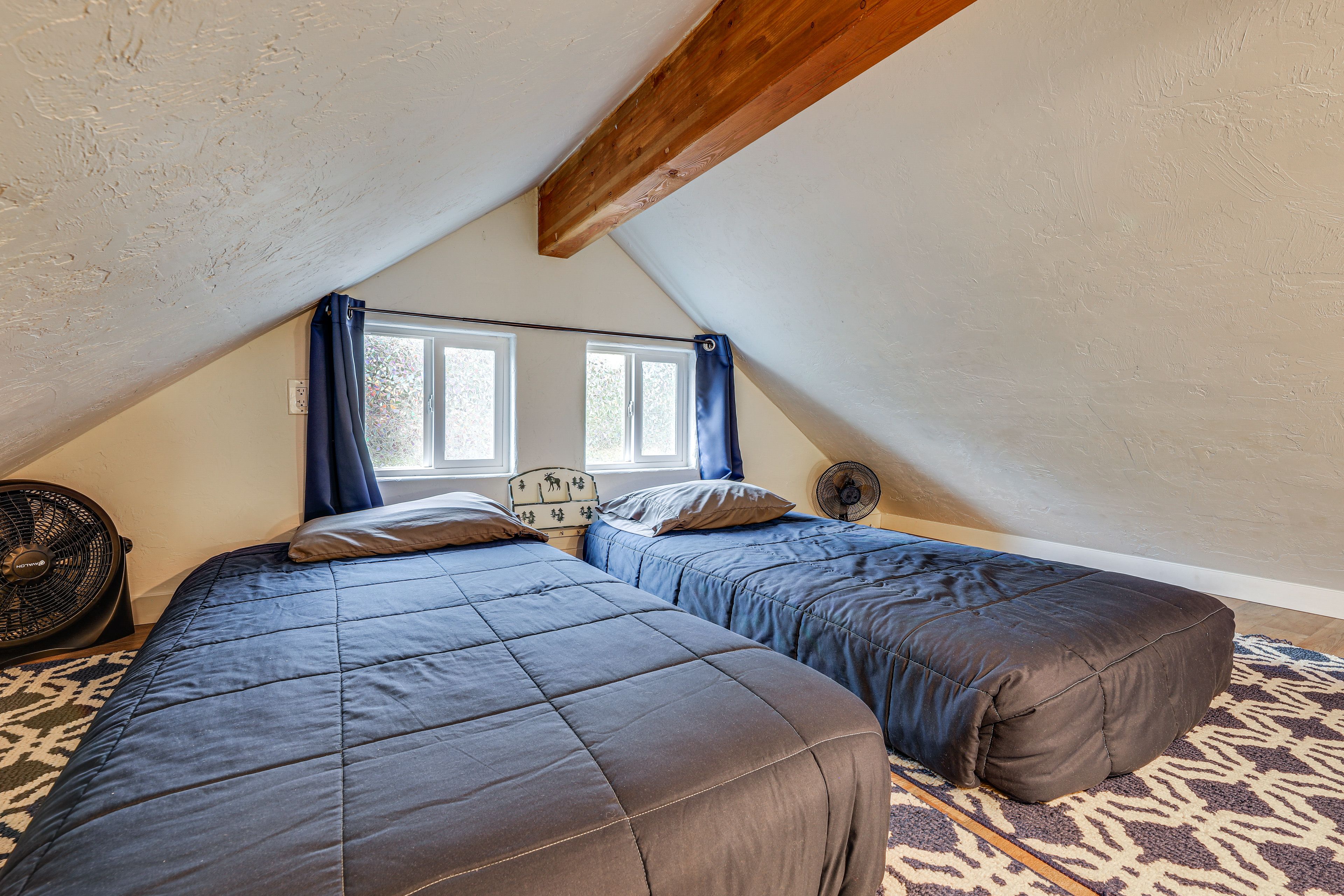 Loft | 2 Twin Beds | Ladder Access