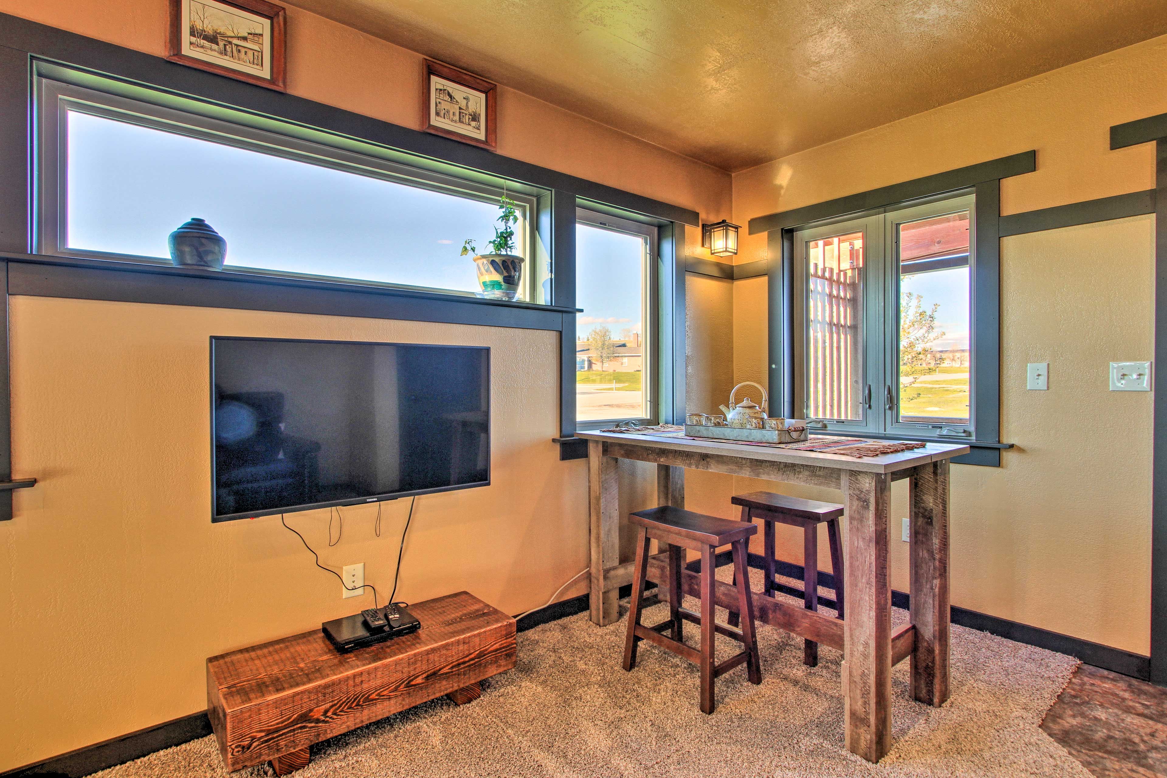 Dining Space | Dishware/Flatware