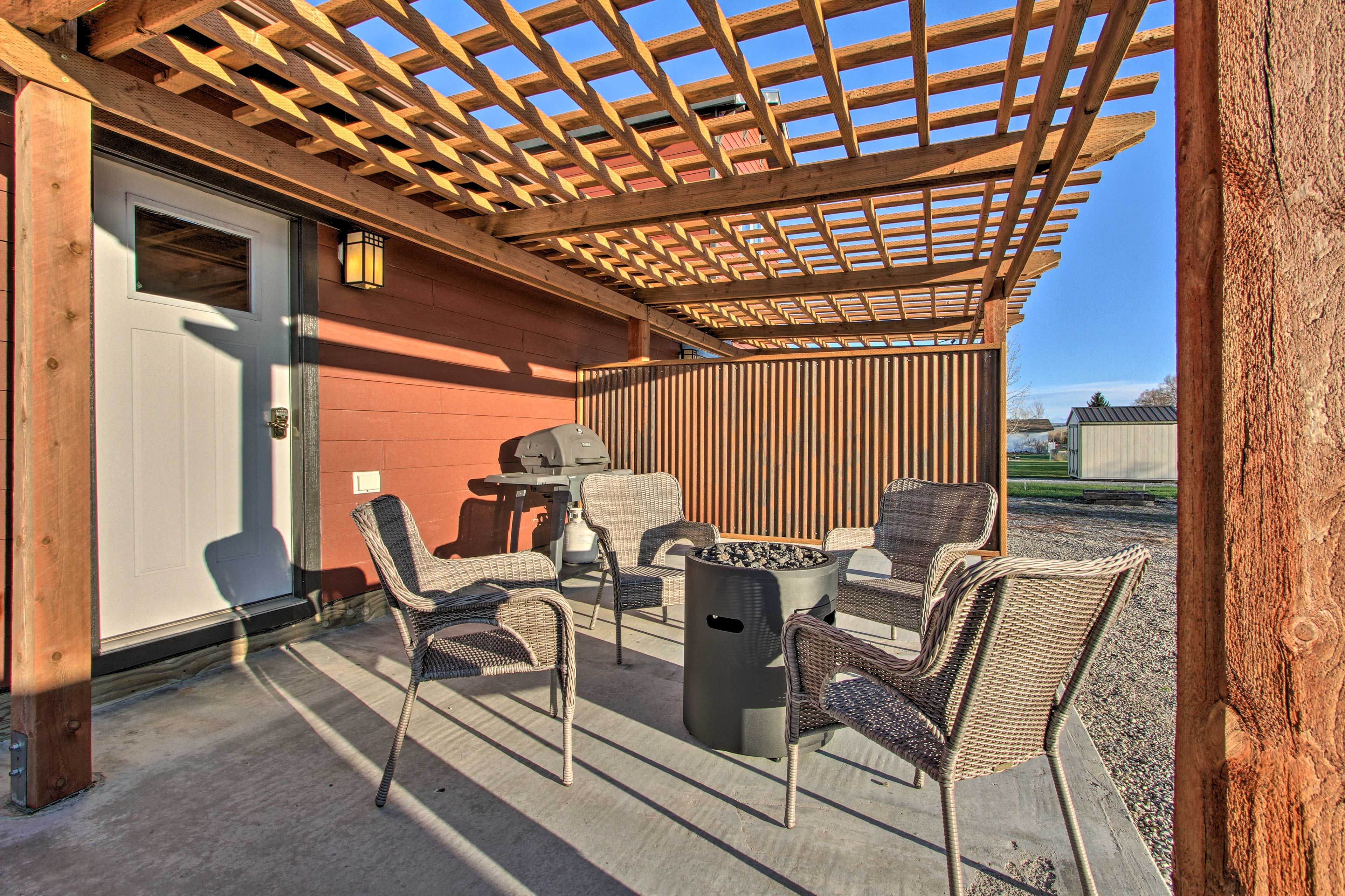 Pergola | Fire Pit | Gas Grill