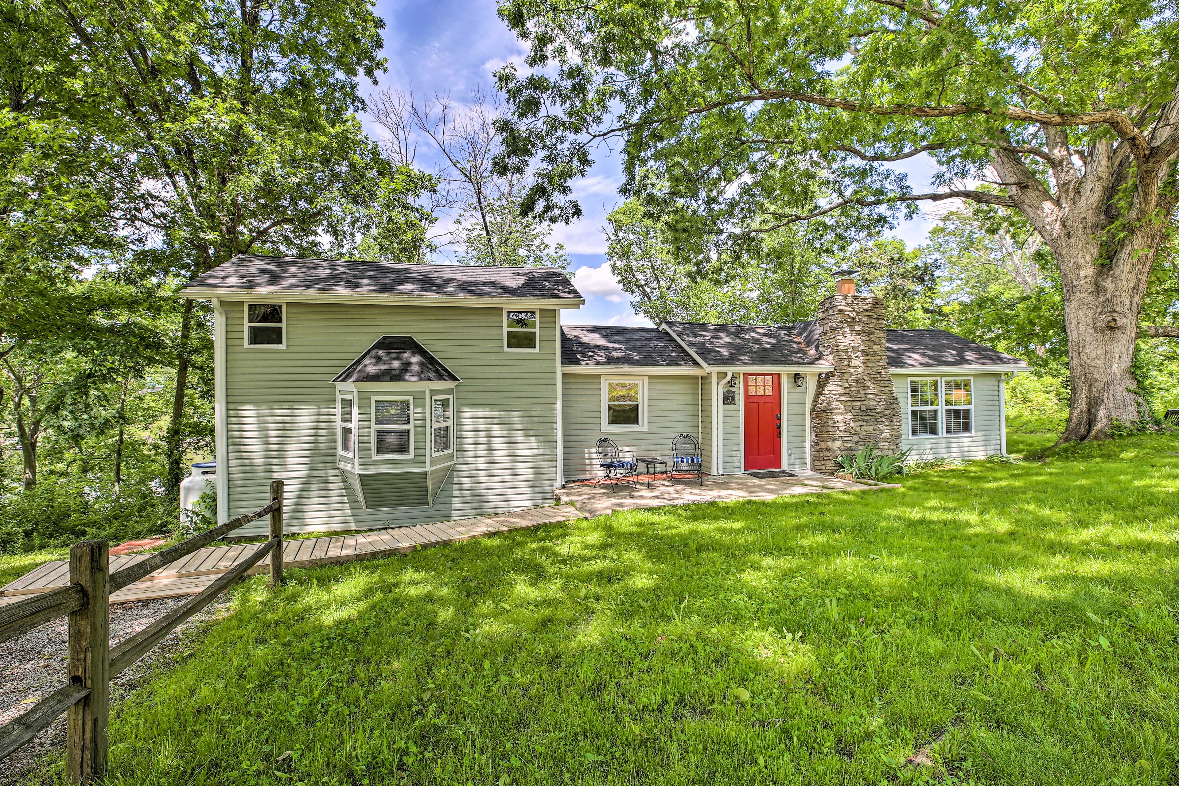 Lancaster Vacation Rental | 3BR | 1.5BA | 1,400 Sq Ft