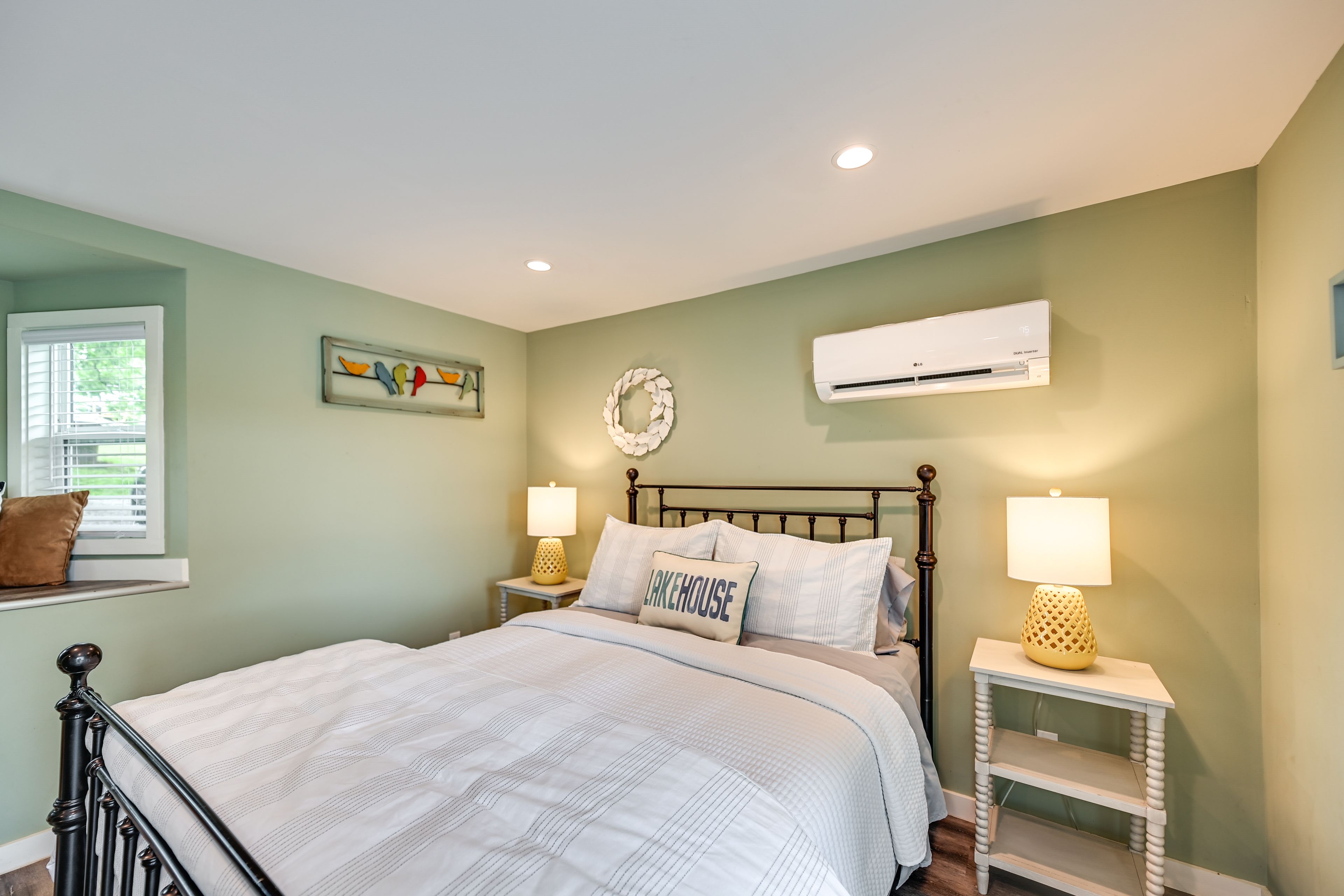 Bedroom 2 | Queen Bed