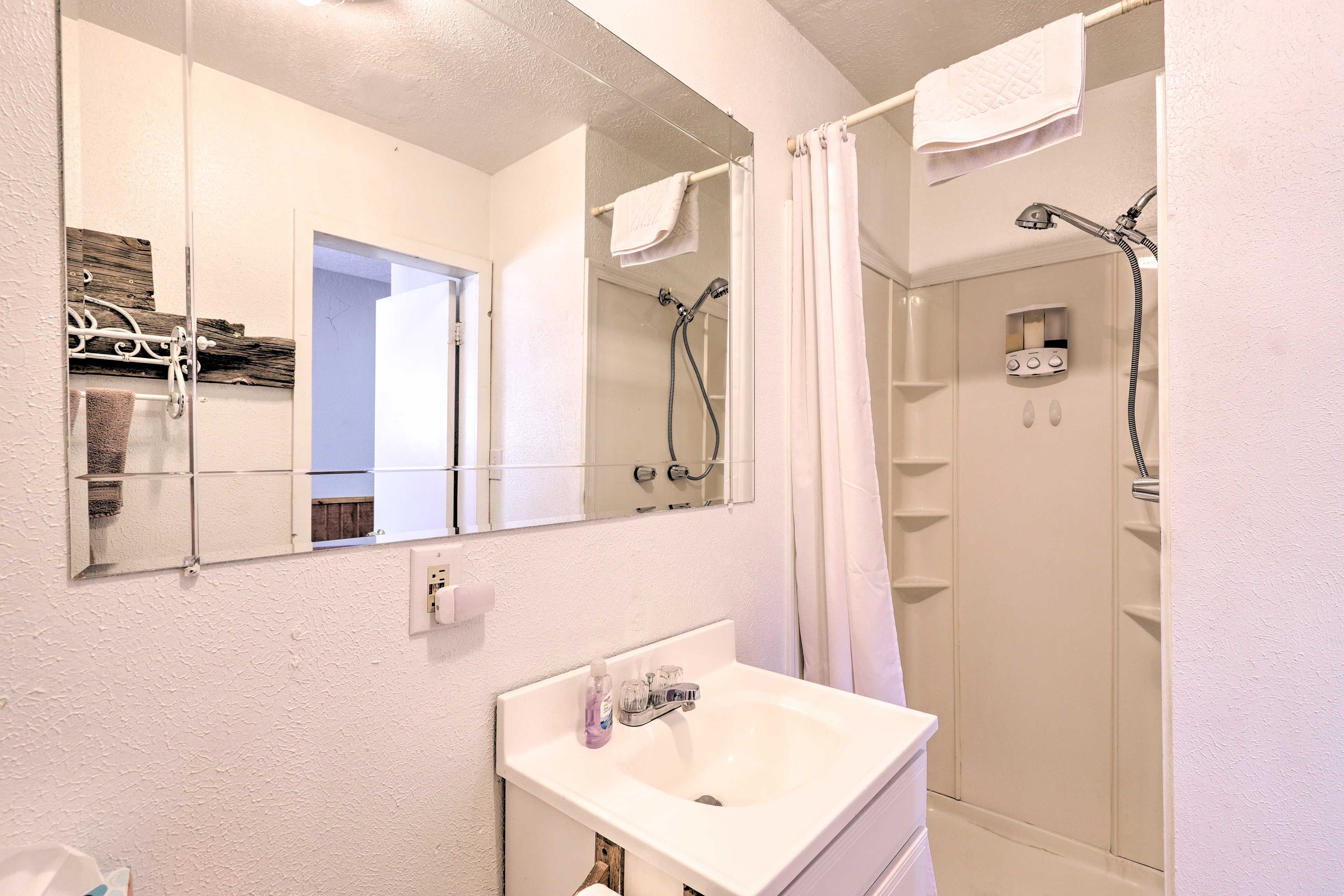 Bathroom | Complimentary Toiletries | Towels Provided