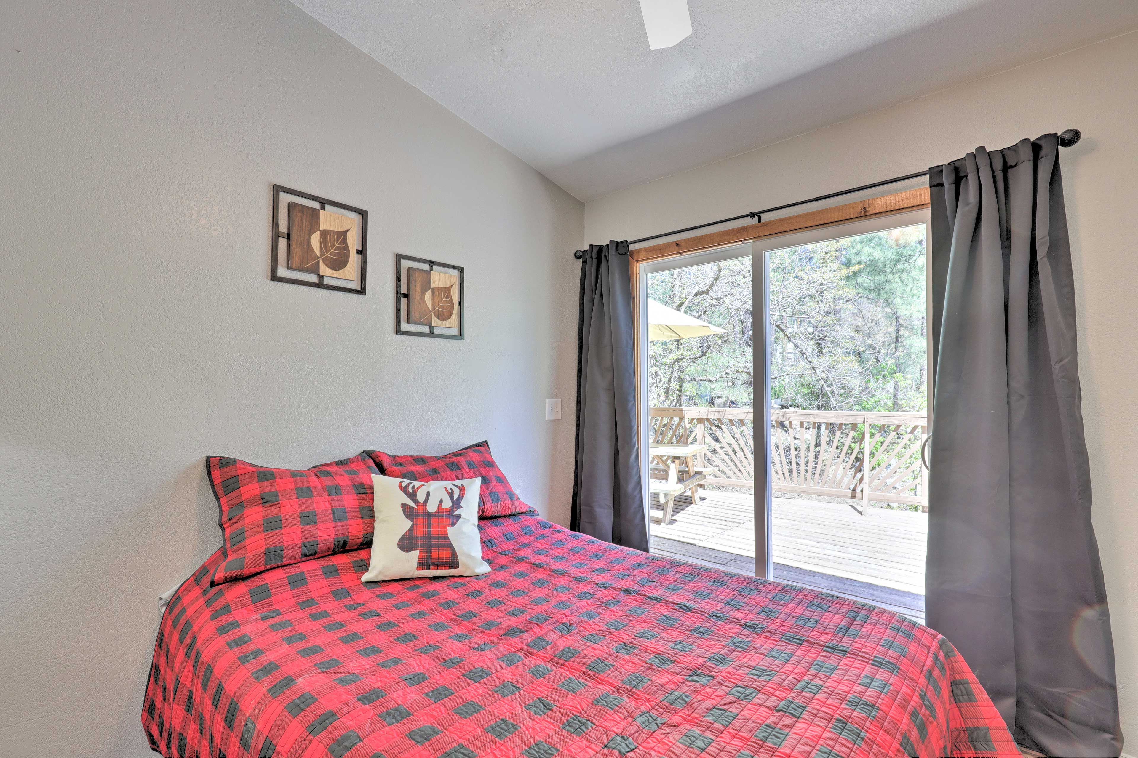 Bedroom 2 | Queen Bed