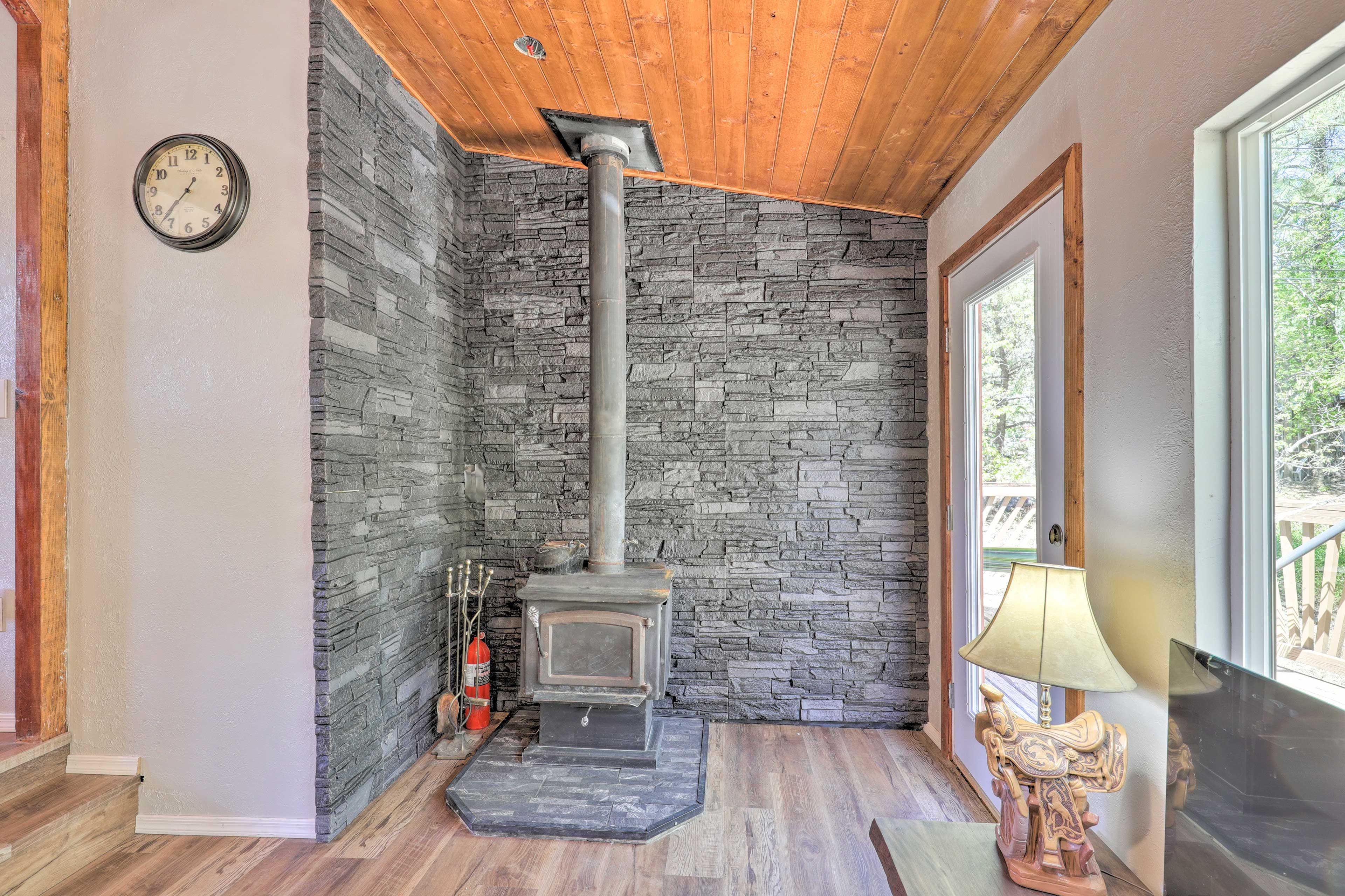 Living Room | Central Heating | Windowed A/C Units