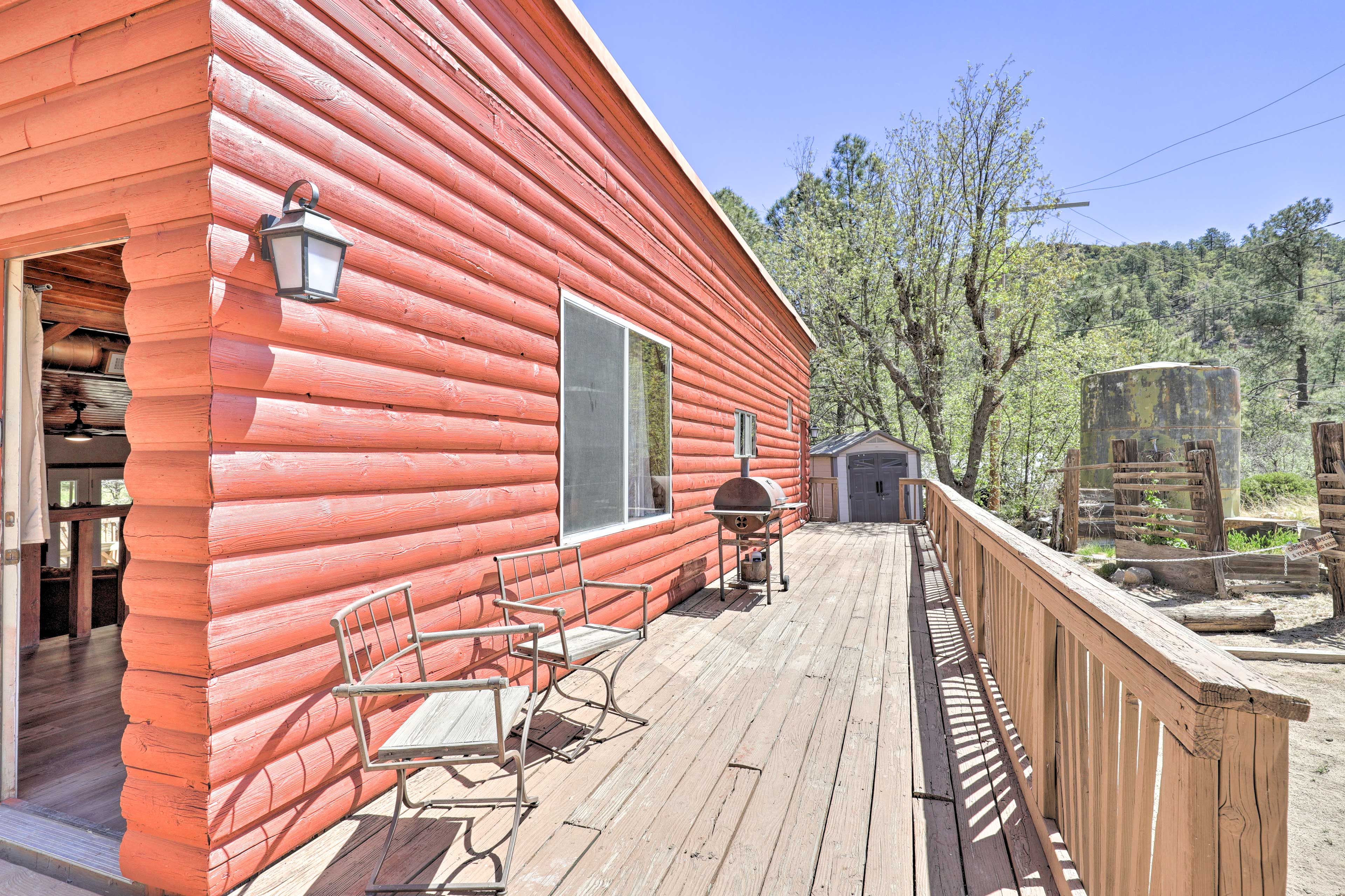 Wraparound Deck | Charcoal Smoker