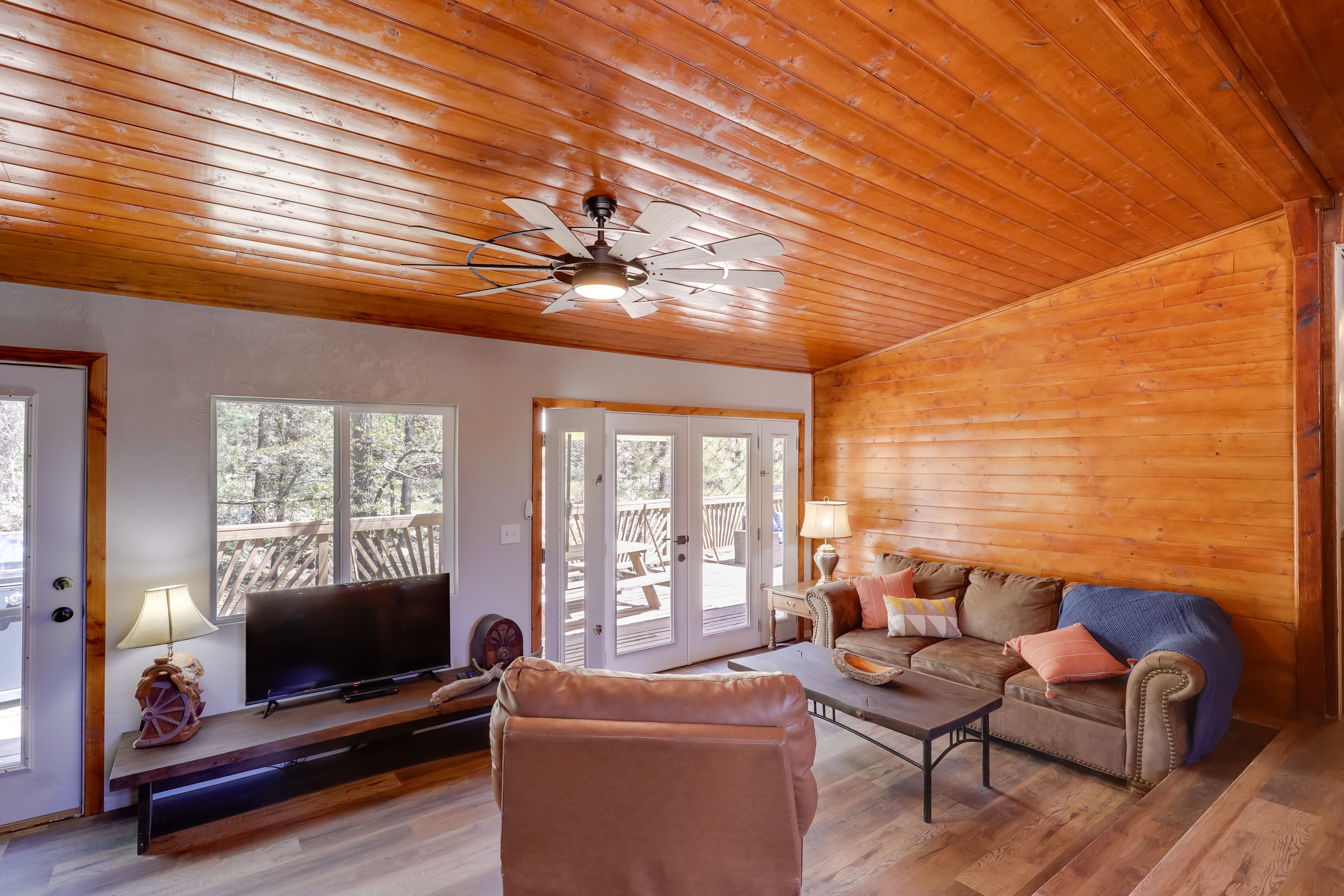 Living Room | Sleeper Sofa | Free WiFi | Ceiling Fan | Private Deck Access