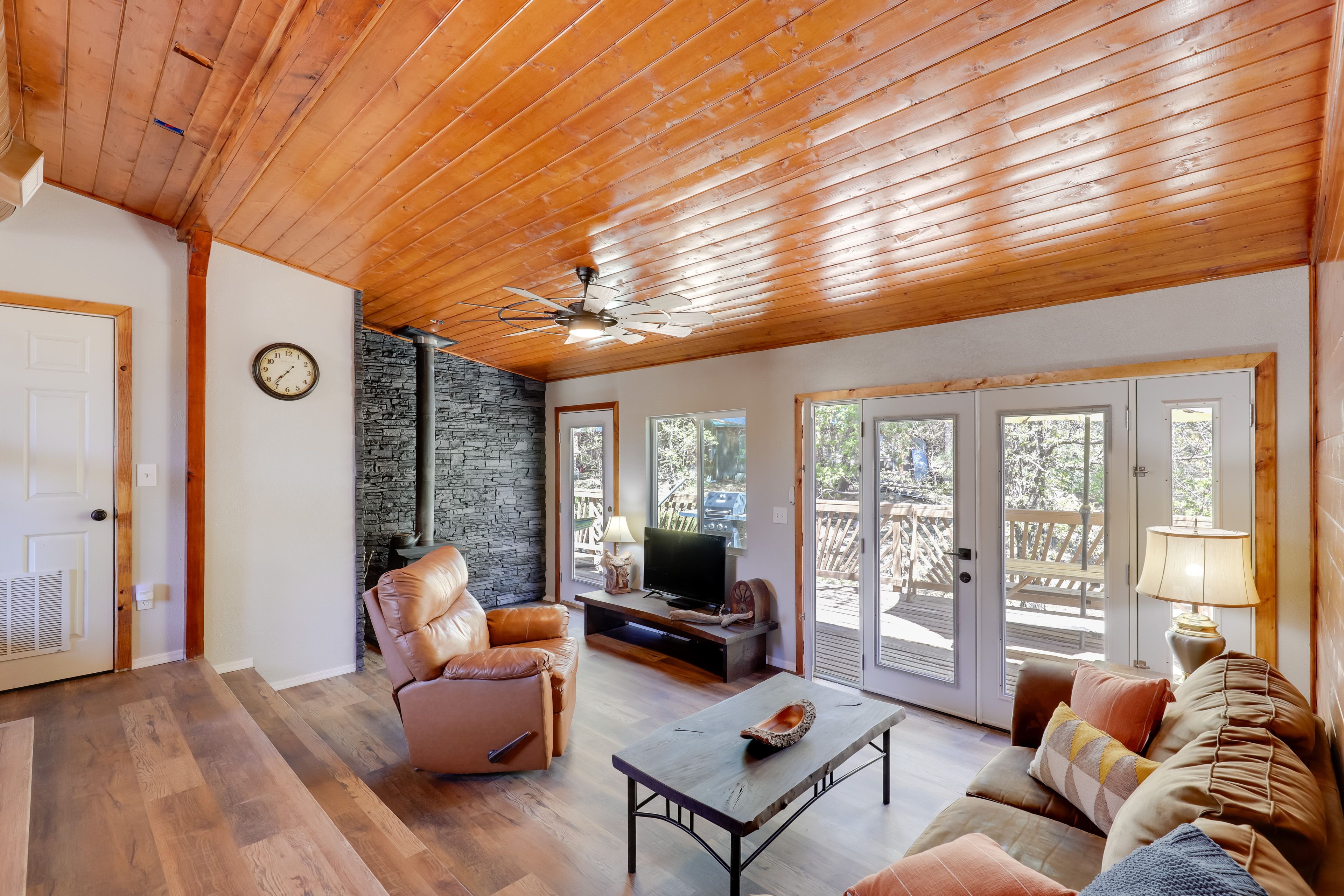 Living Room | Central Heating | Windowed A/C Units