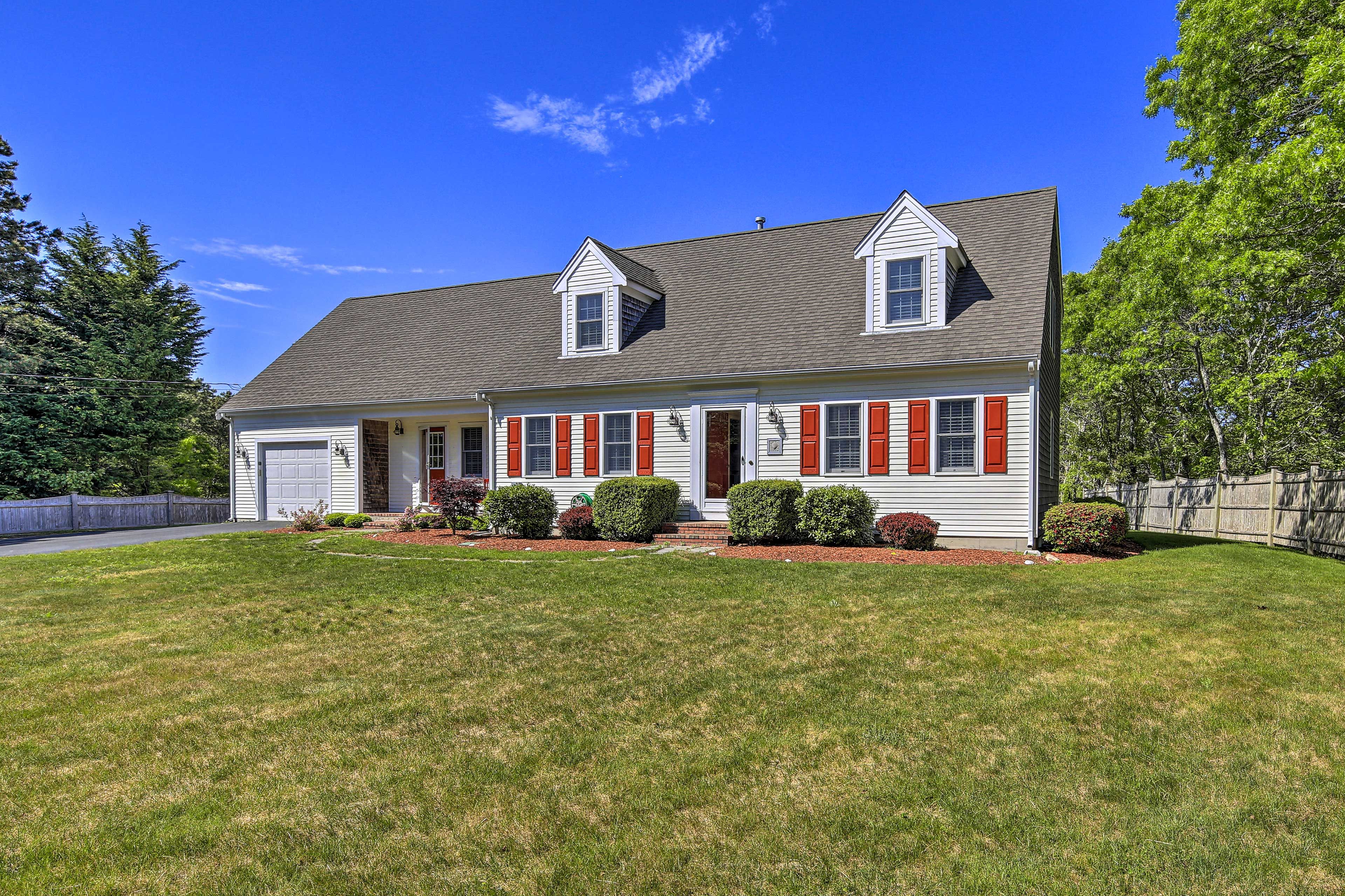 Located in Dennis, this property lies just 3 miles from Mayflower Beach.