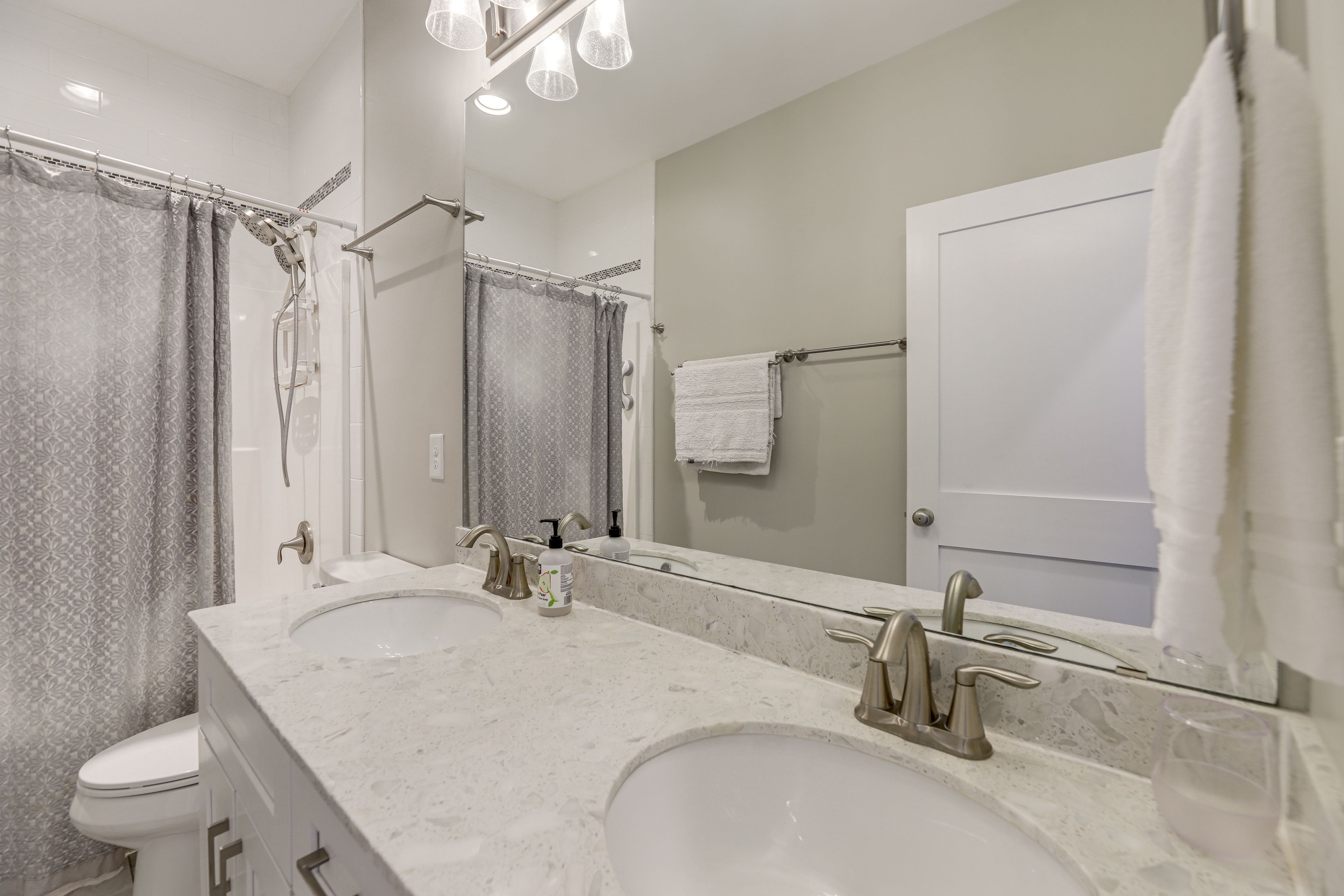 Full Bathroom
