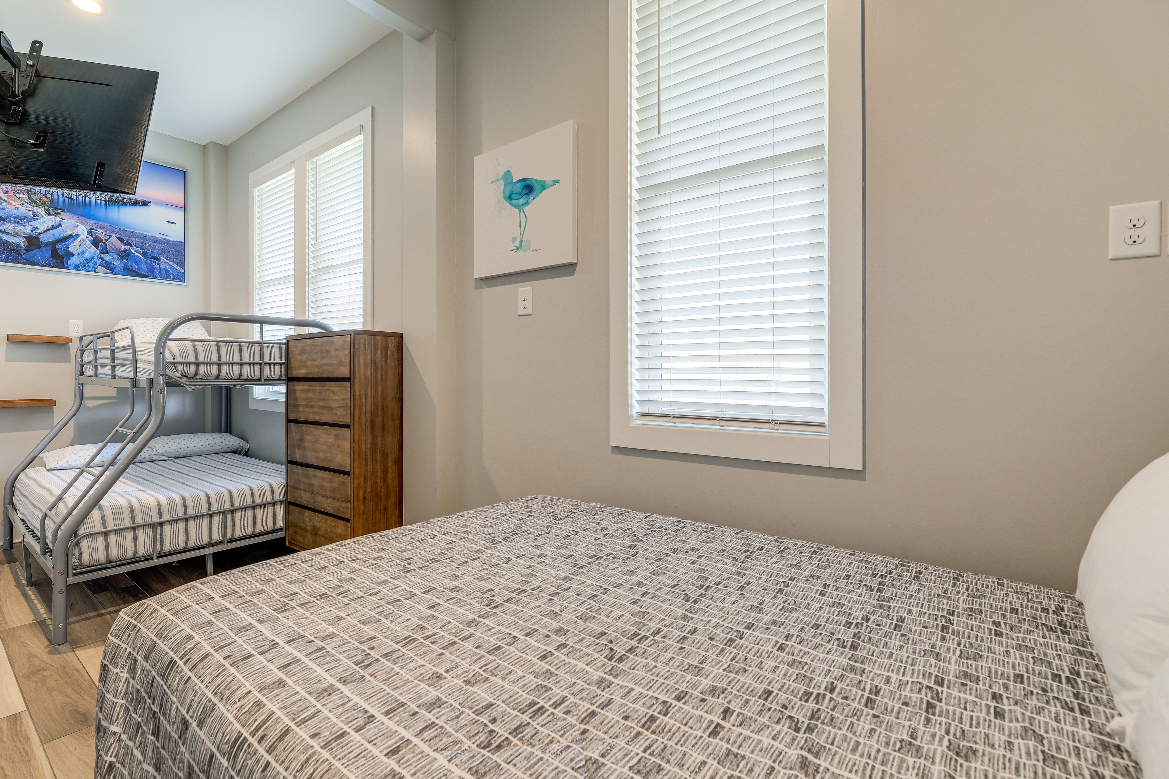 Bedroom 5 | Queen Bed | Twin/Full Bunk Bed | 1st Floor