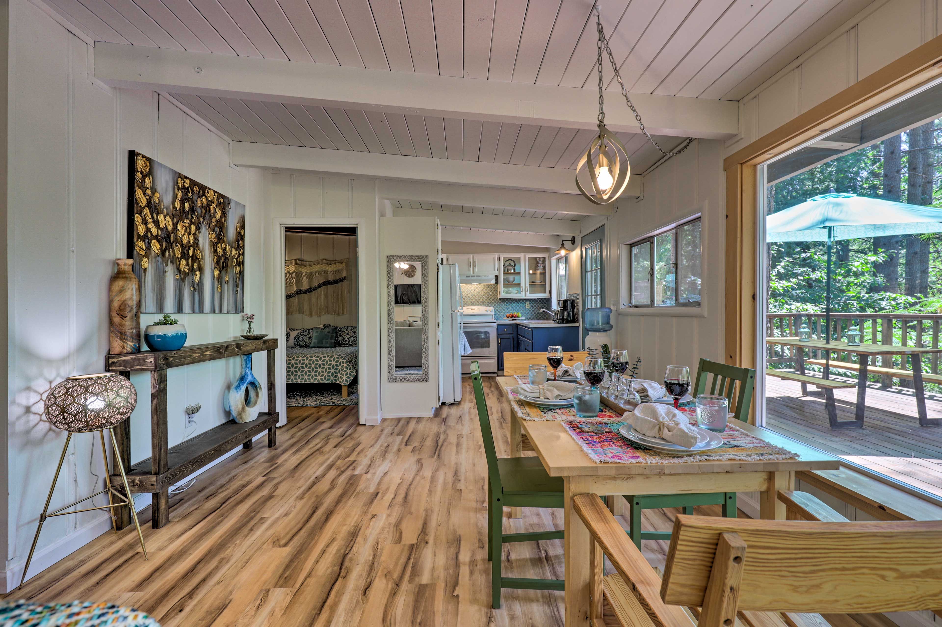 Dining Area | Electric Heating | Central A/C