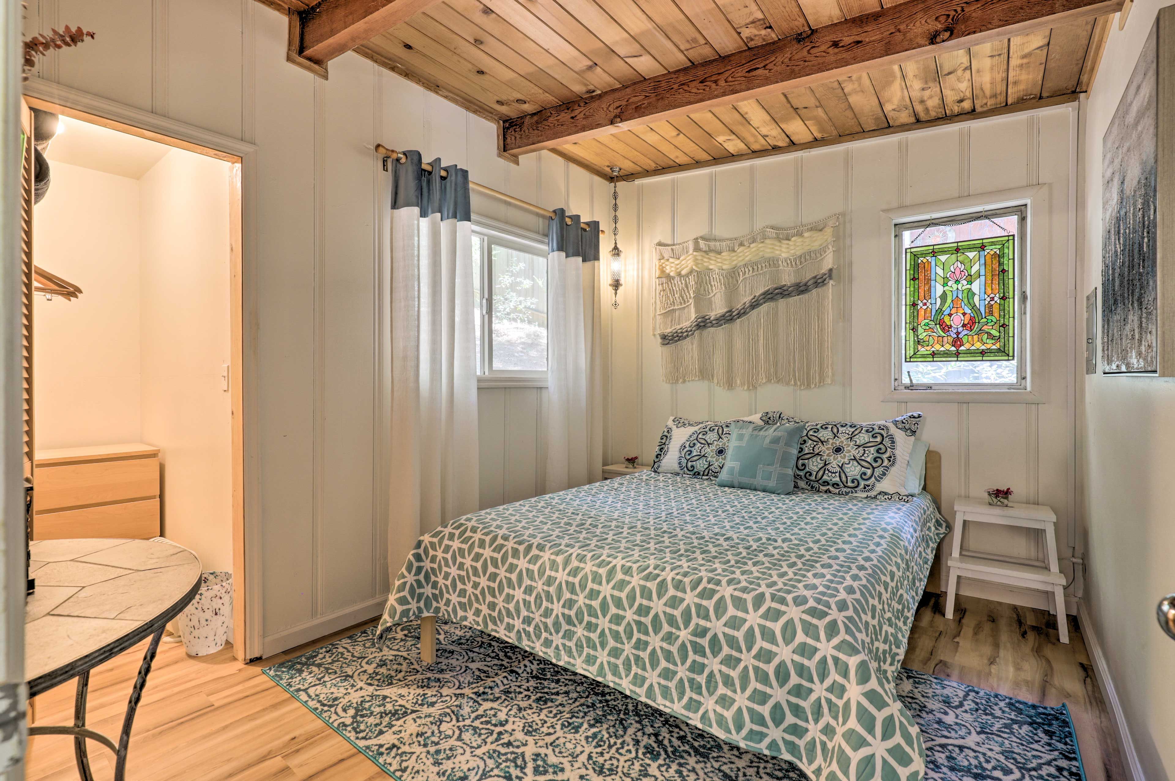 Bedroom 2 | Queen Bed