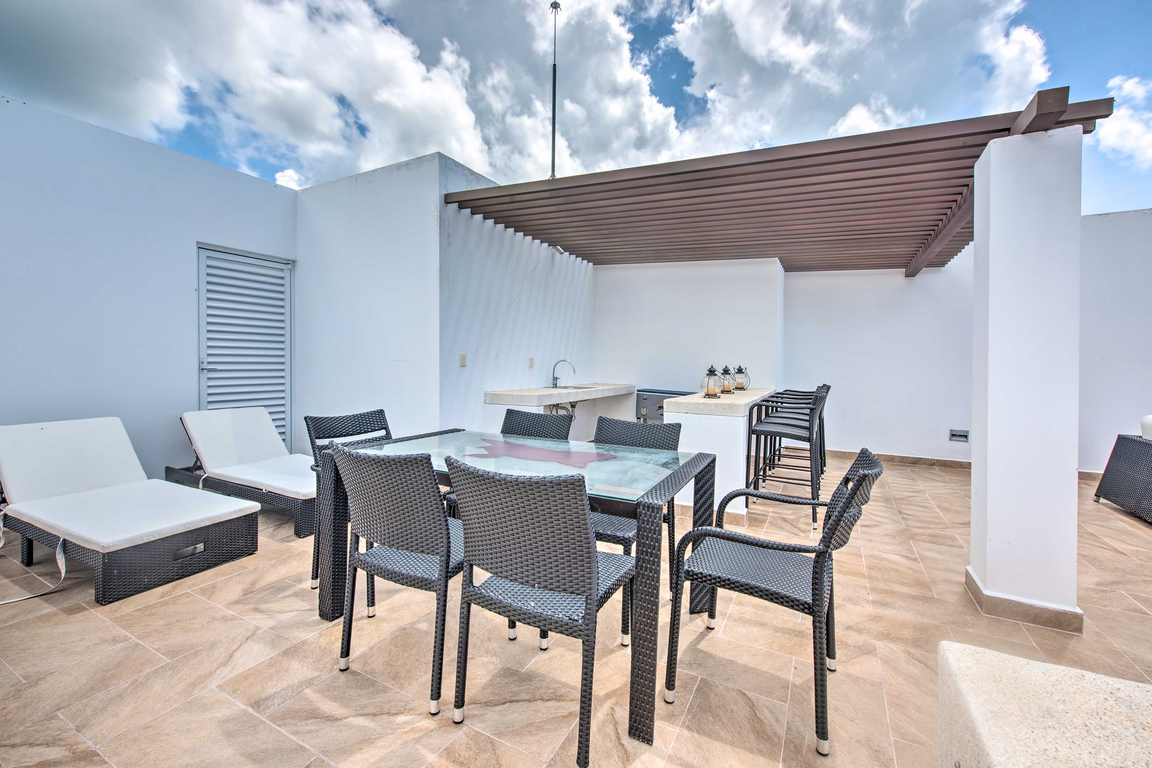 Community Amenities | Shared Balcony | Bar Area | Beach Club w/ Restaurant