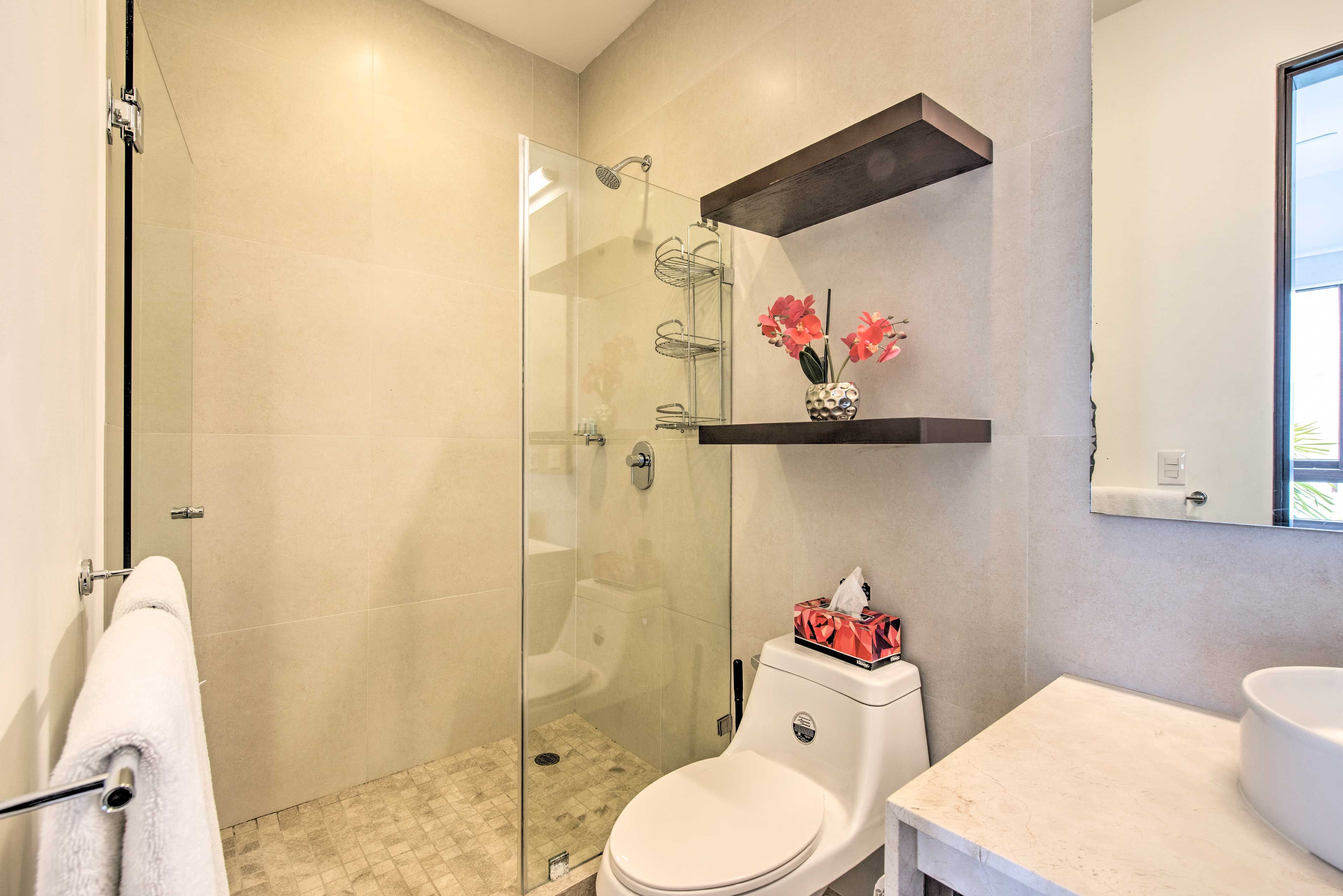 Full Bathroom | Complimentary Toiletries | Hair Dryer