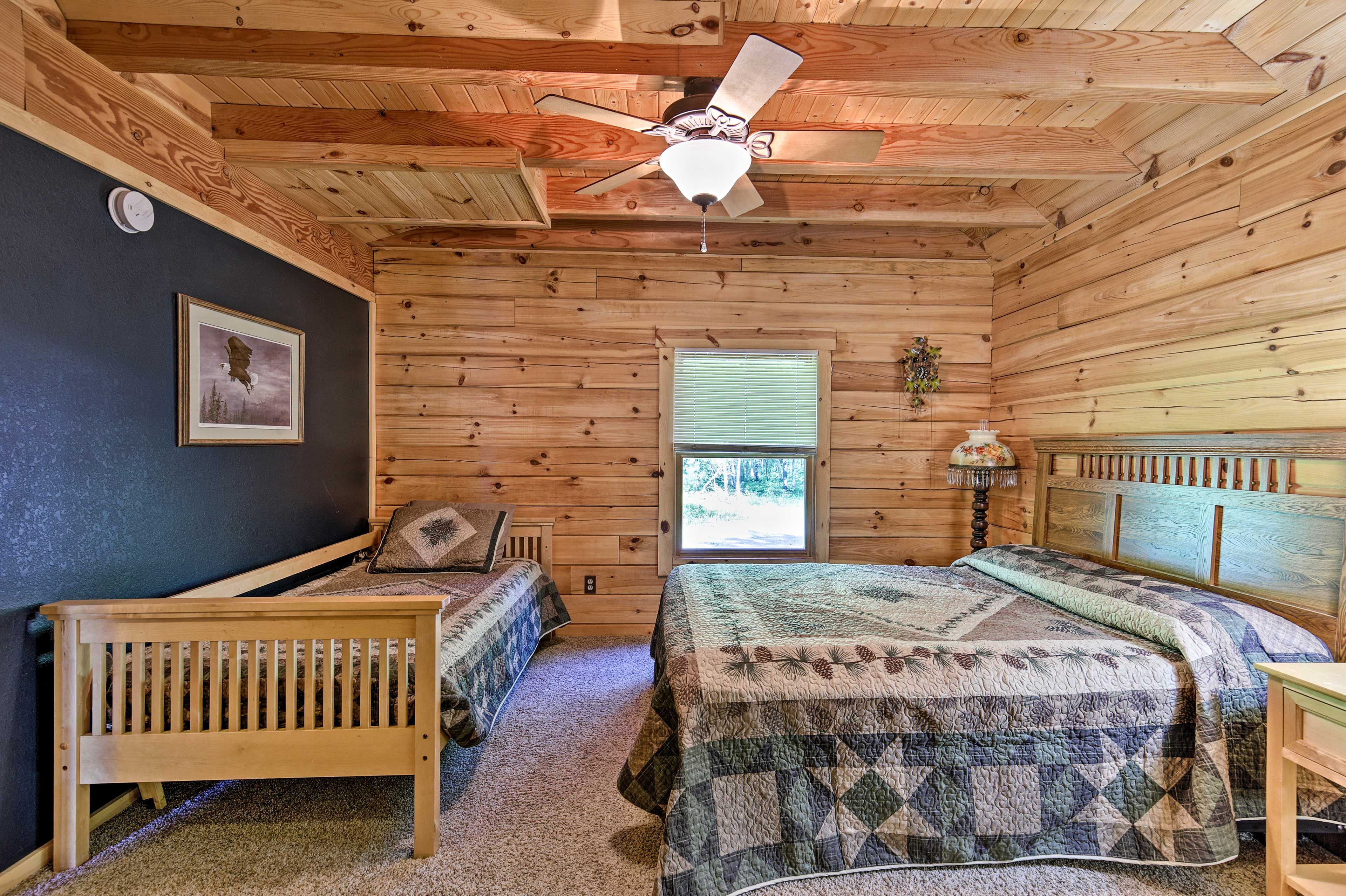 Bedroom 2 | Queen Bed | Twin Bed