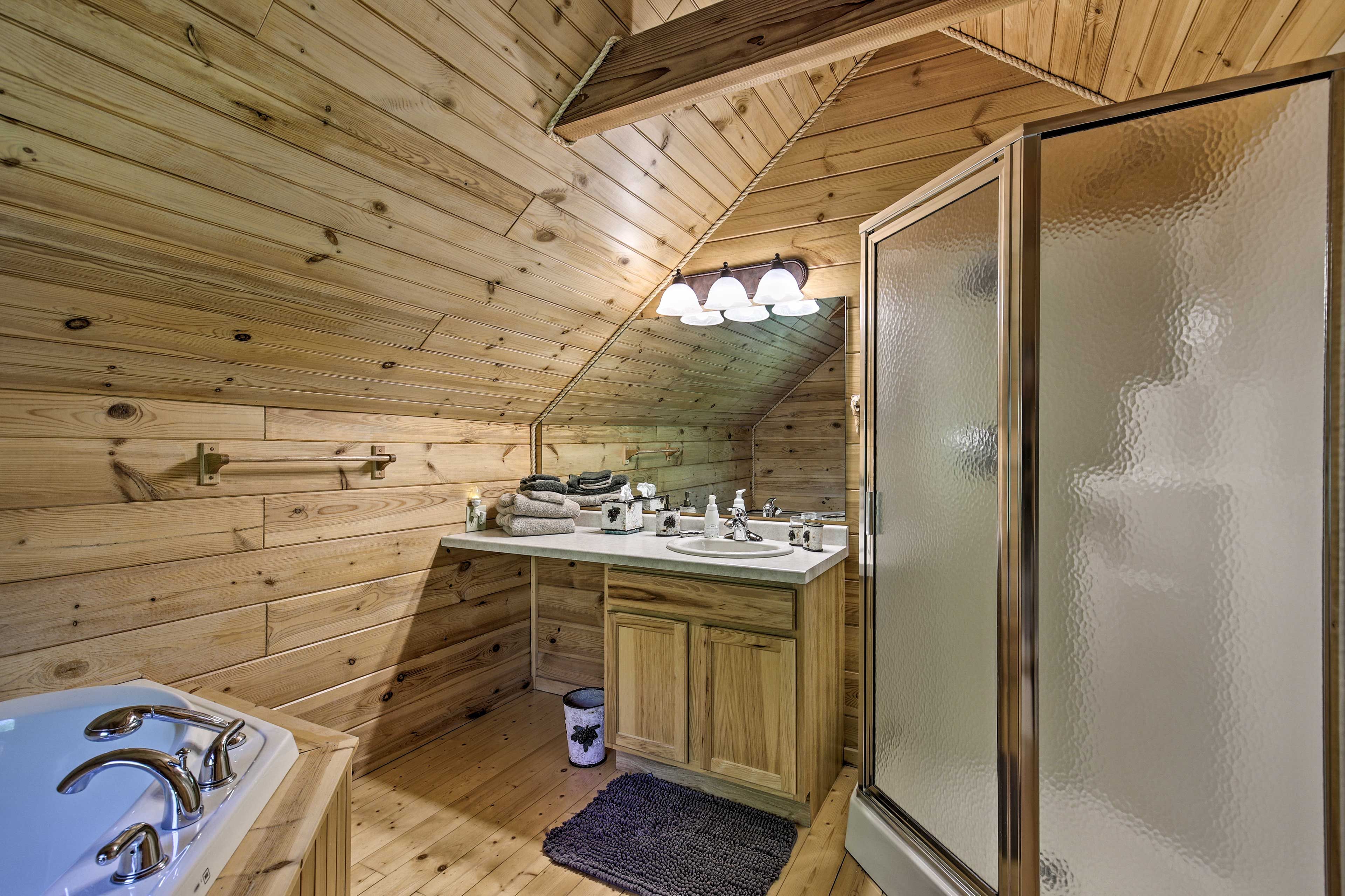 En-Suite Bathroom | Towels Provided