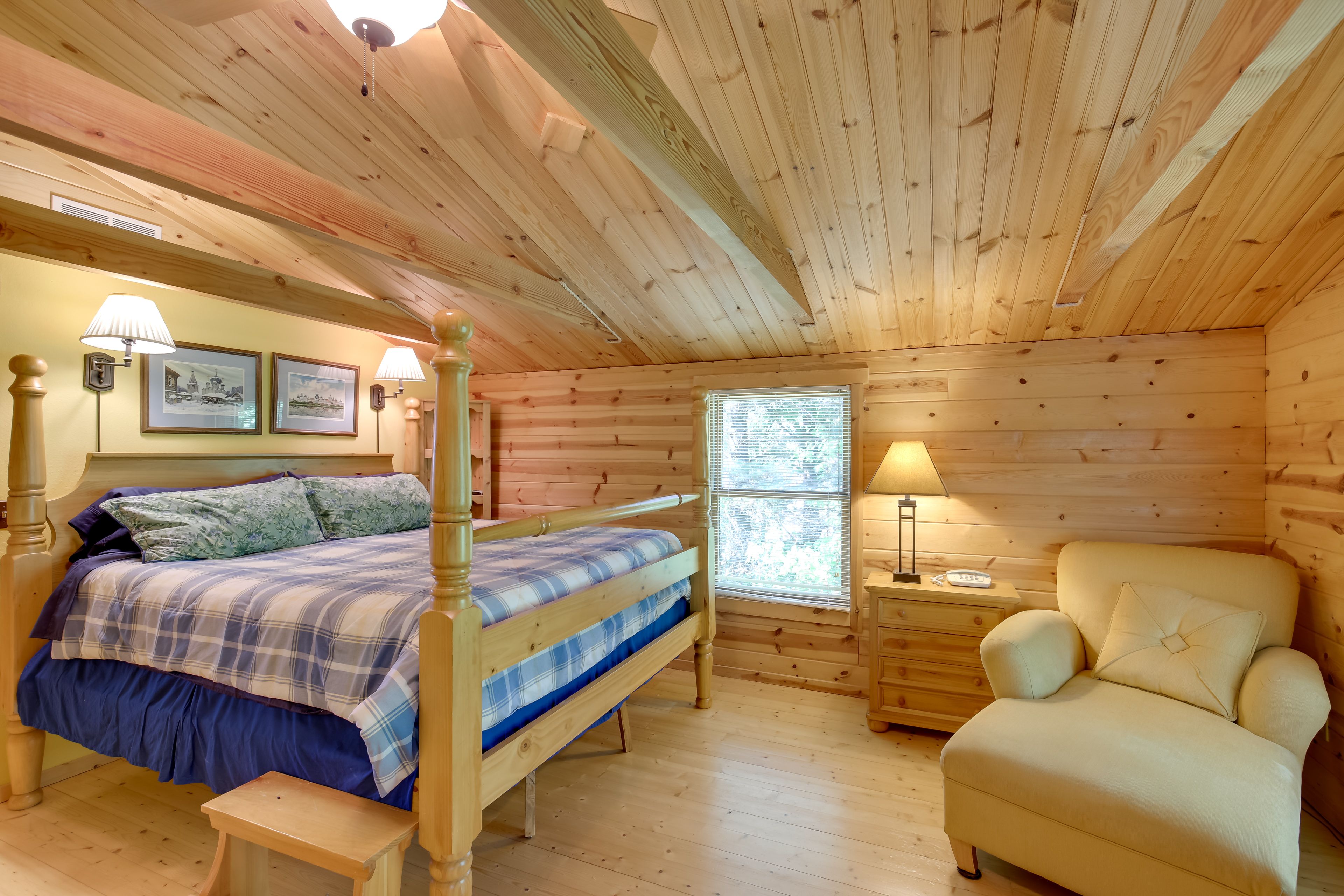 Bedroom 1 | King Bed | Linens Provided