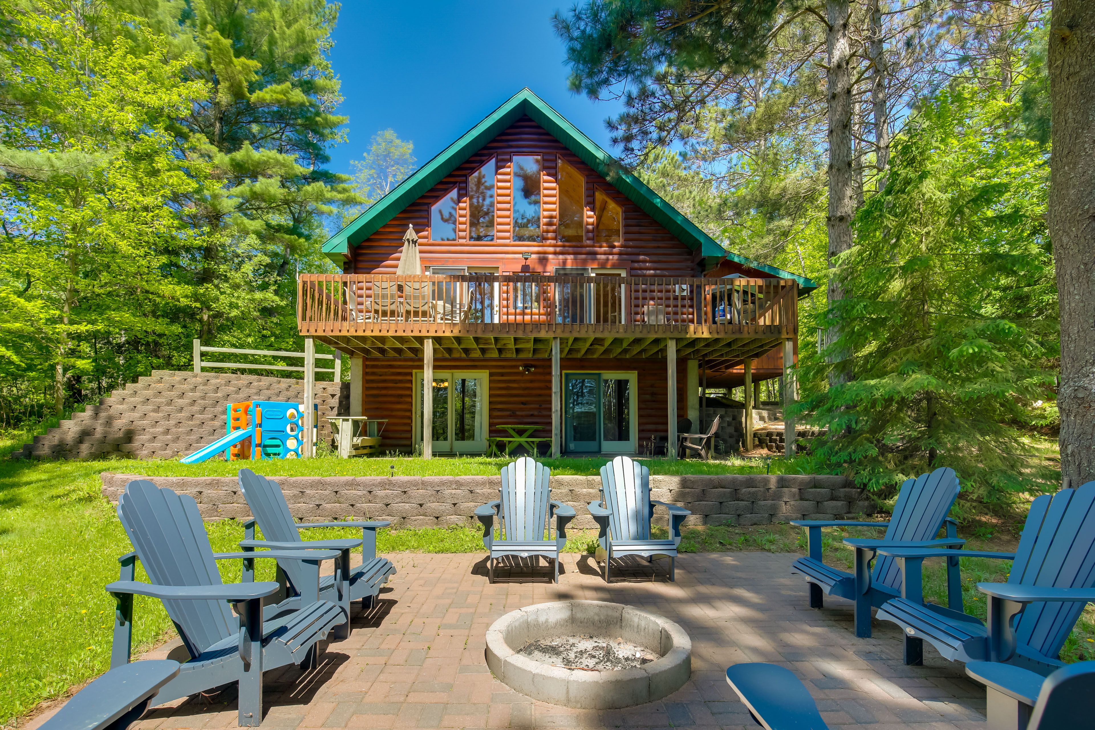 Hazelhurst Vacation Rental | 4BR | 3BA | 3,200 Sq Ft | Stairs to Access