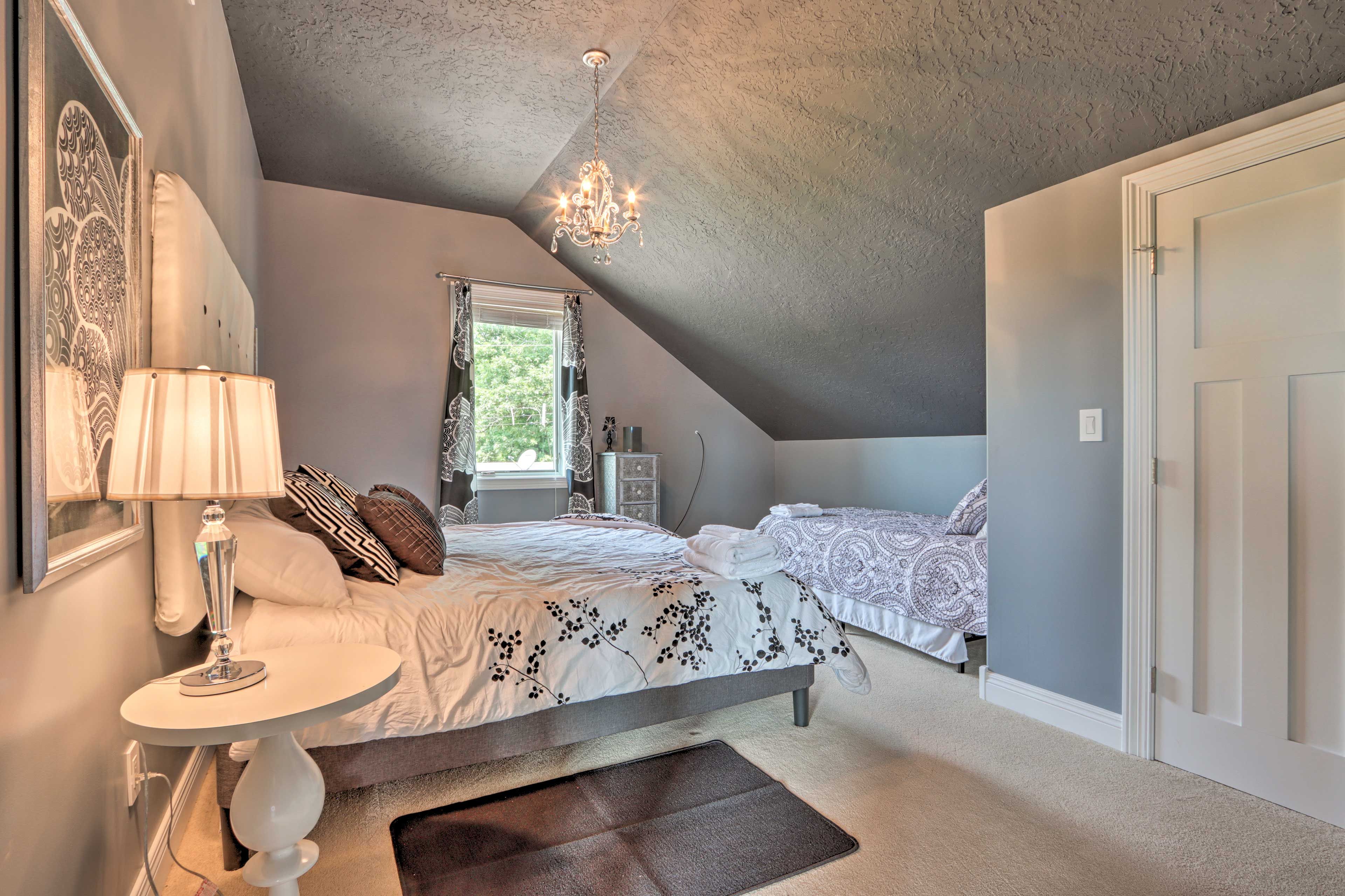 Bedroom 3 | King Bed | Twin Bed