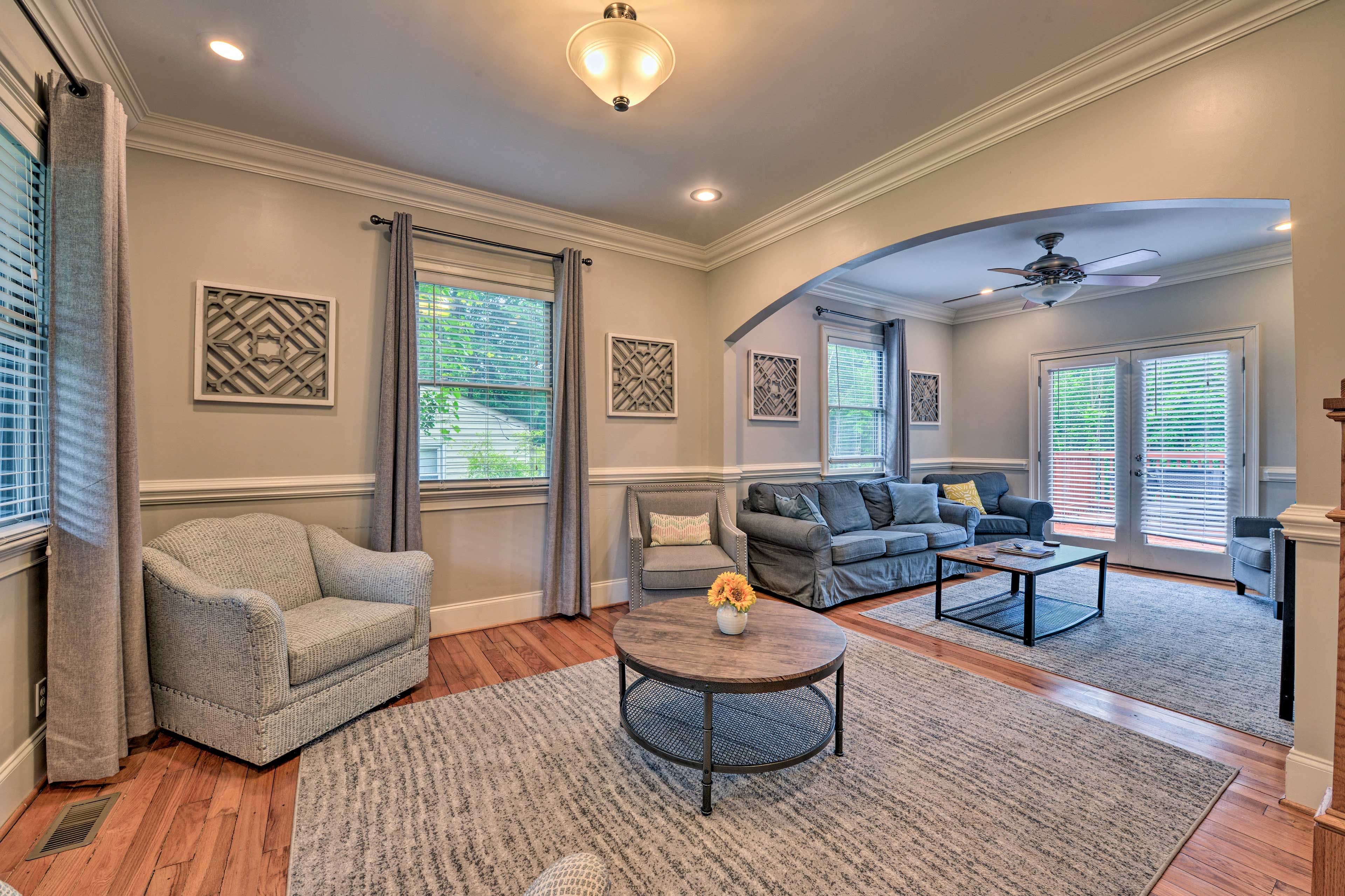 Everyone can spread out comfortably thanks to the open layout.