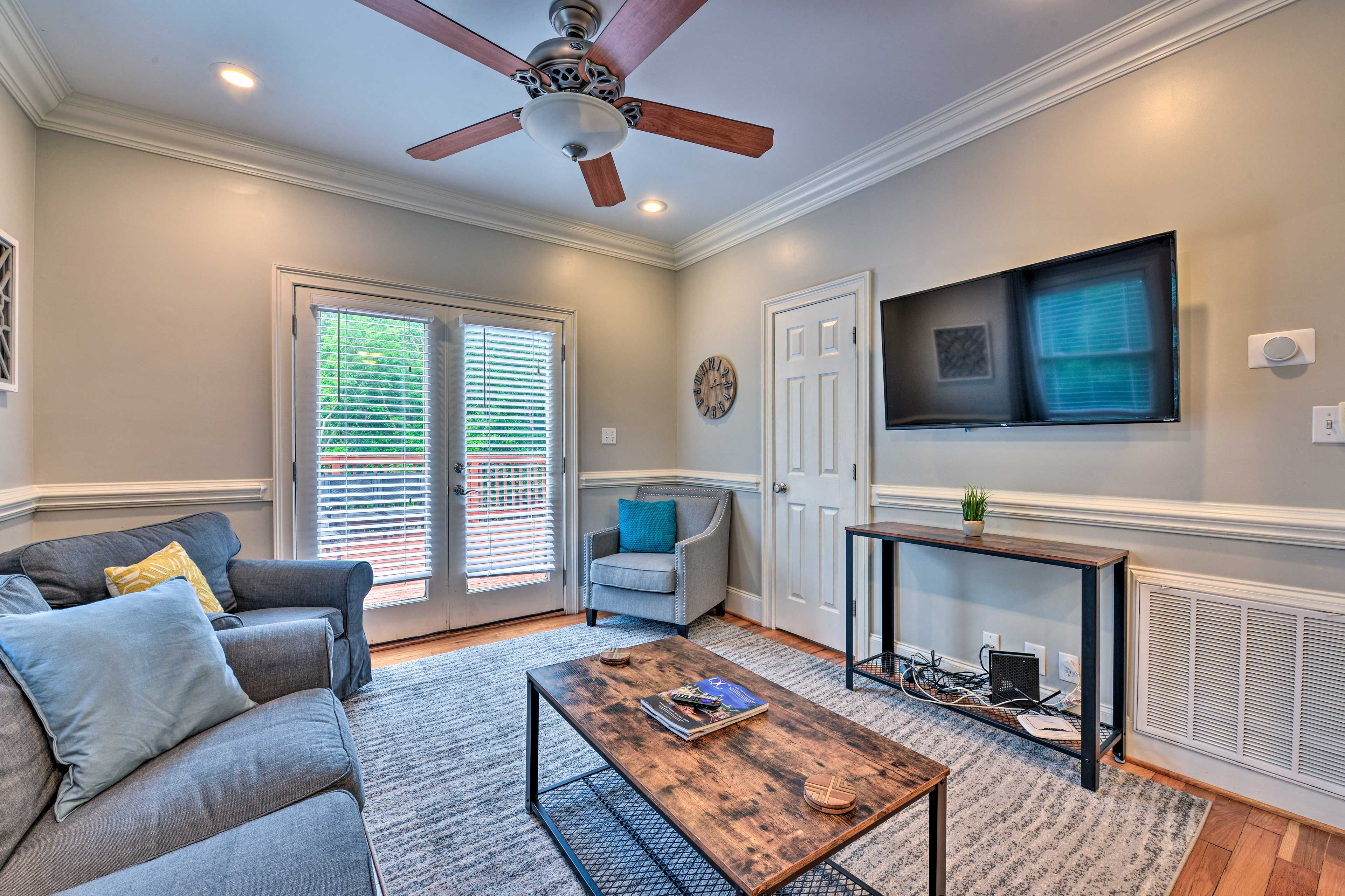 Open the doors to the deck to enjoy fresh air!