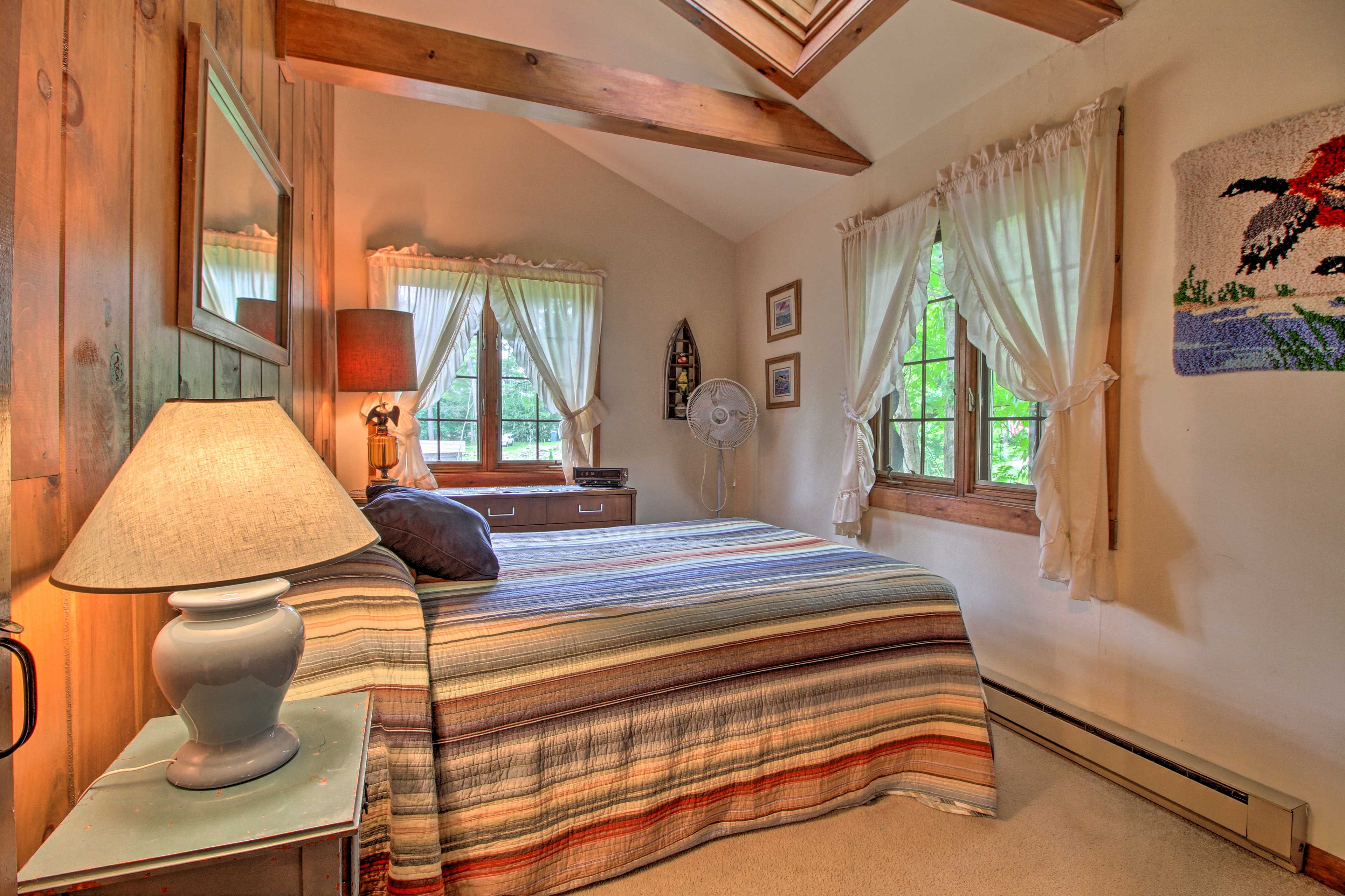 Bedroom 2 | Queen Bed