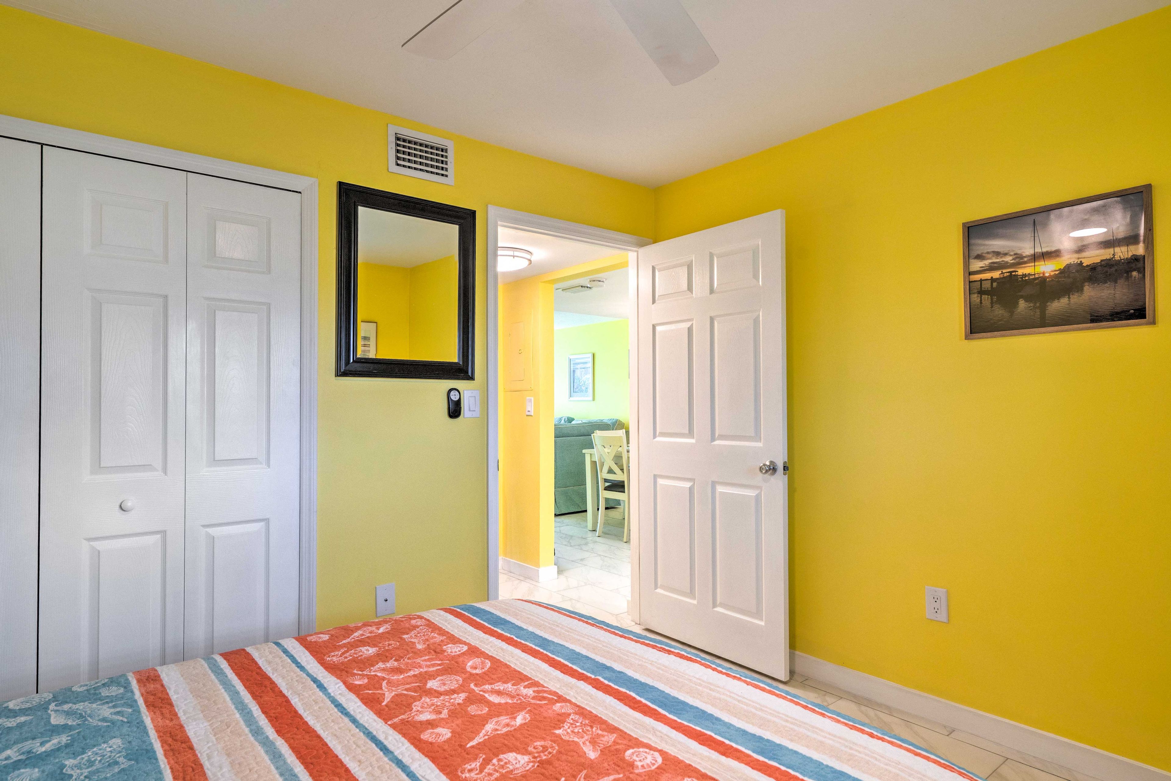 Bedroom 2 | Queen Bed