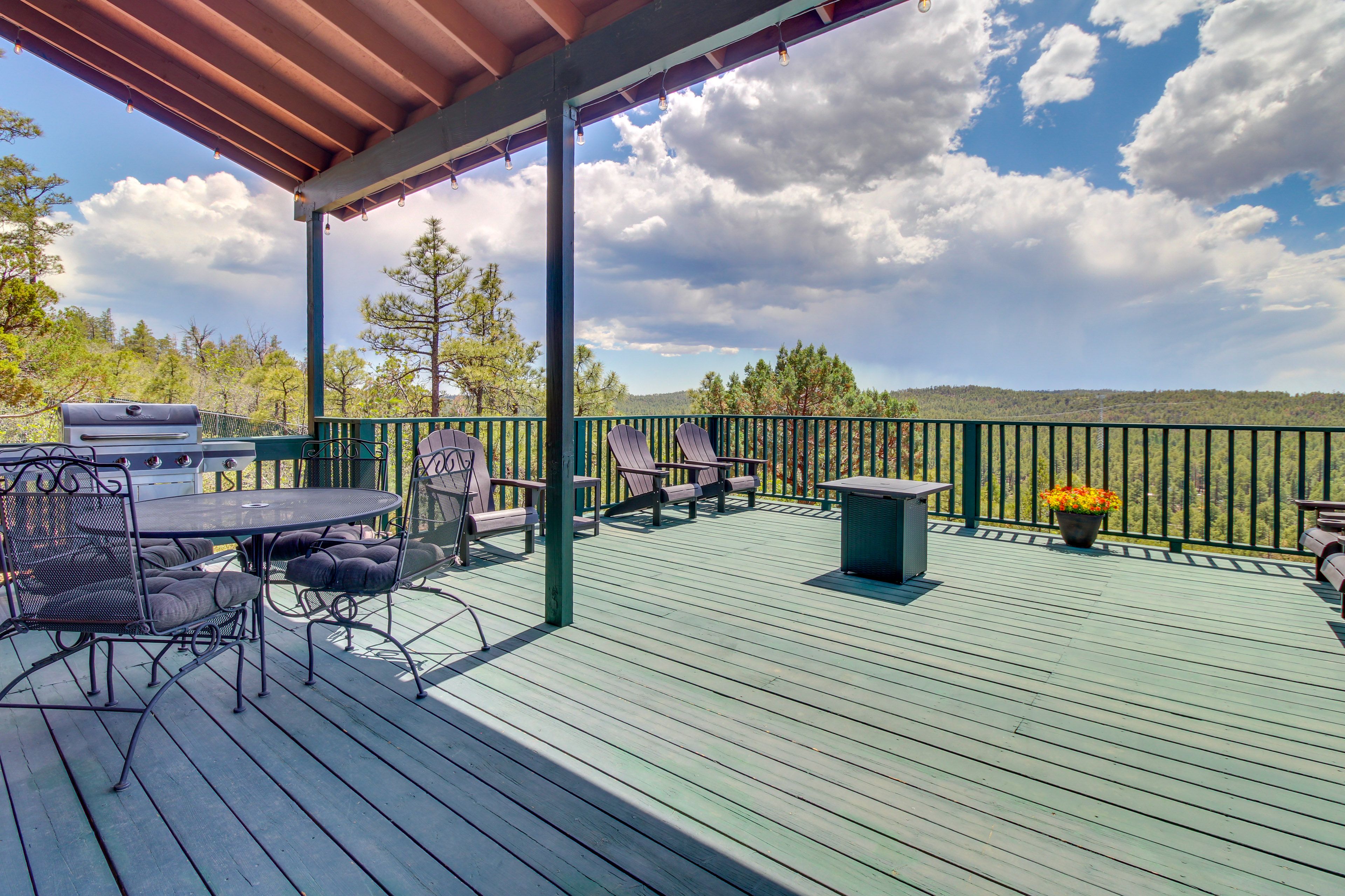 Private Exterior Space: Deck | Dining Table | Grill